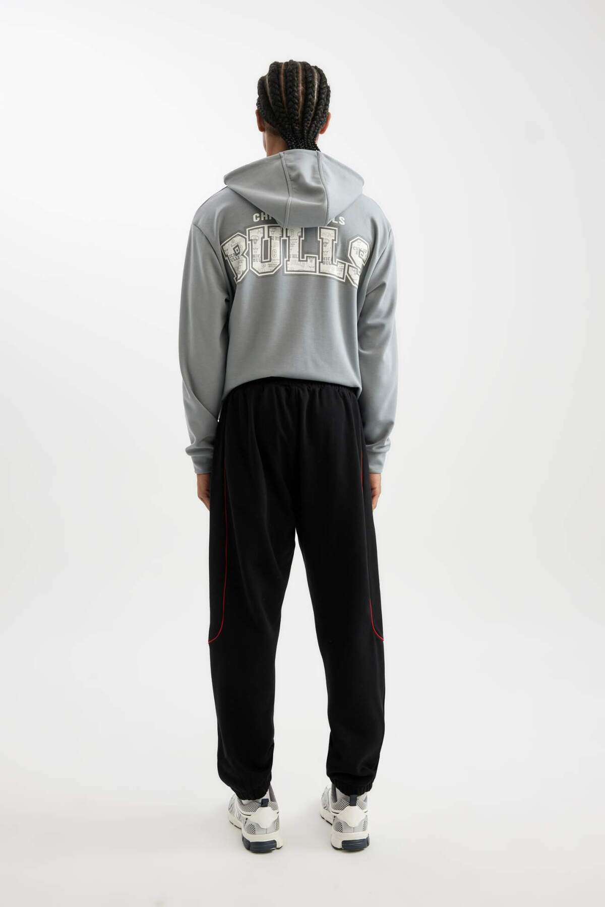DeFacto-DeFactoFit NBA Chicago Bulls Jogger-Jogginghose, Standard-Passform, gerader Beinabschluss mit Taschen C9274AX24AU 6