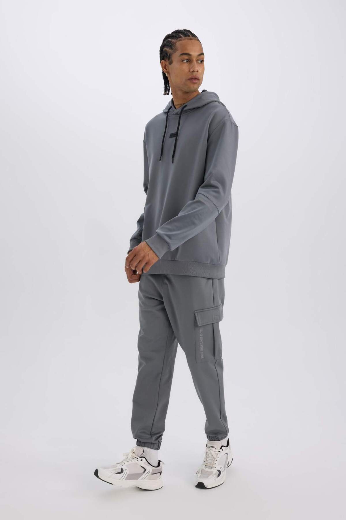 DeFacto-Defactofit Sports Jogger Sweatpants Standard Fit Three Pockets Lace-Up Waist Elastic Leg D3741Ax24Wn 1