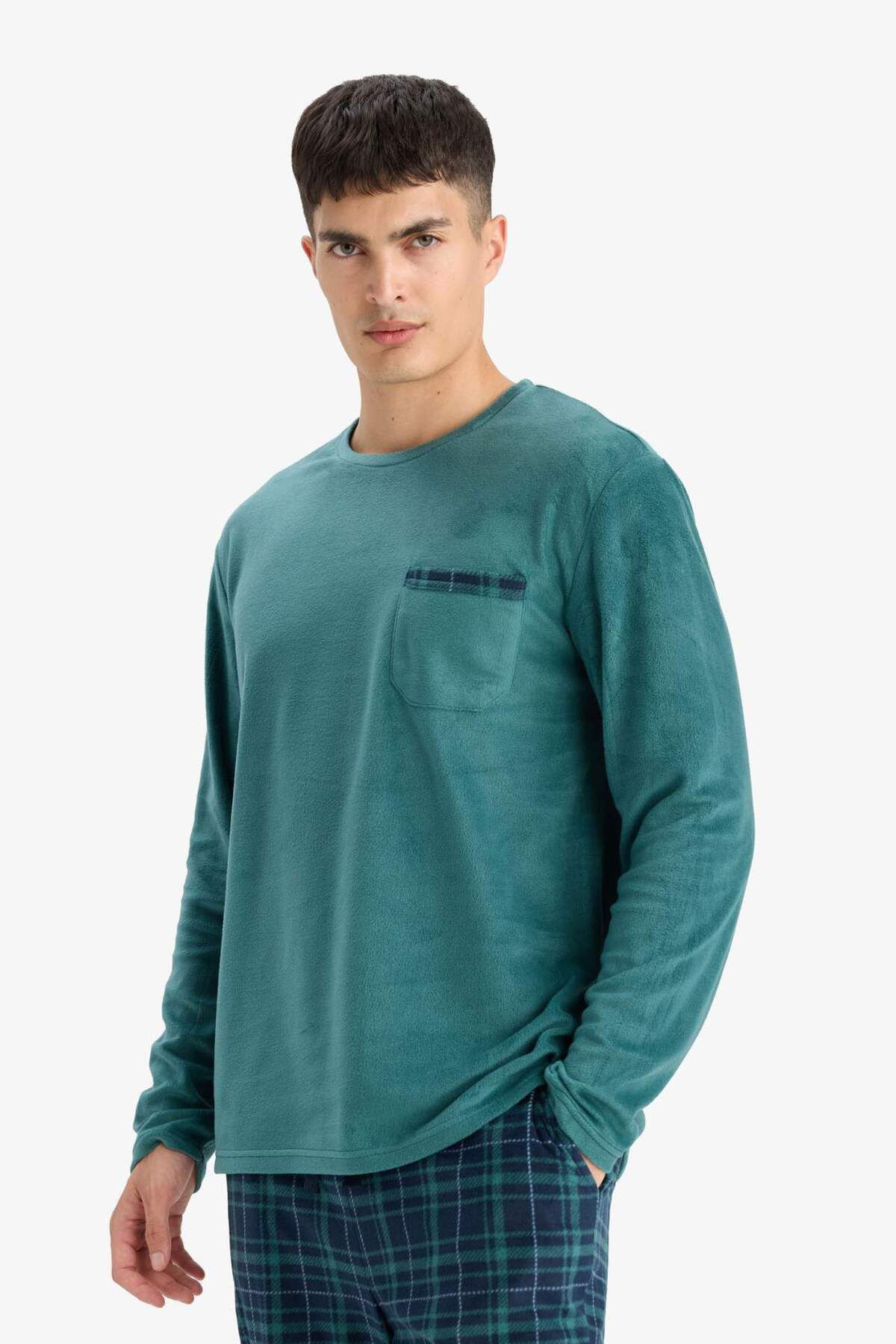 DeFacto-Regular Fit Fleece Pajamas Set Long Sleeve Top with Pattern Long Bottom D0047Ax24Wn 5