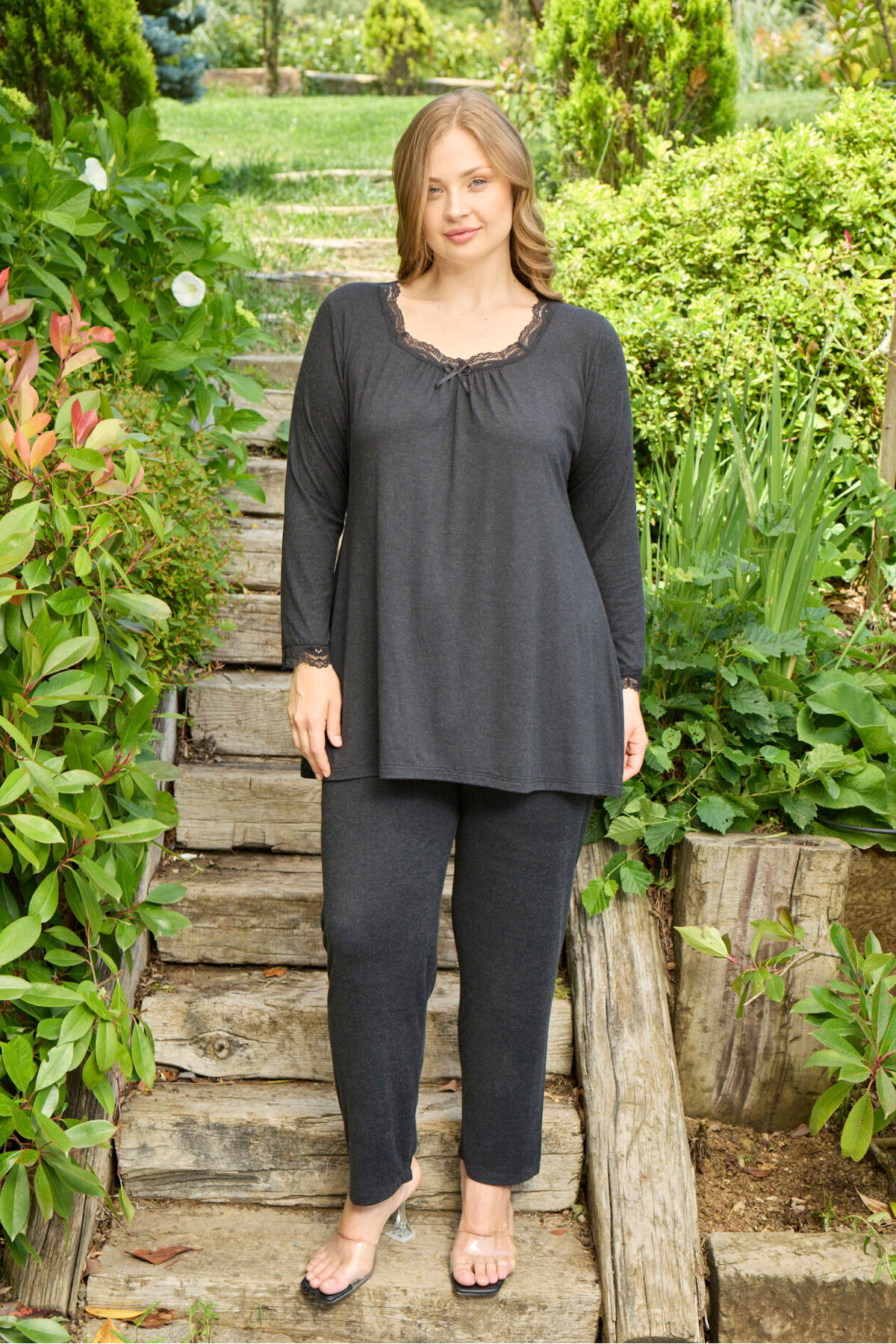 Miss Meryem Antrasit Yün Viskon Dantel Detaylı Uzun Kol Büyük Beden Tunik Pijama Takım
