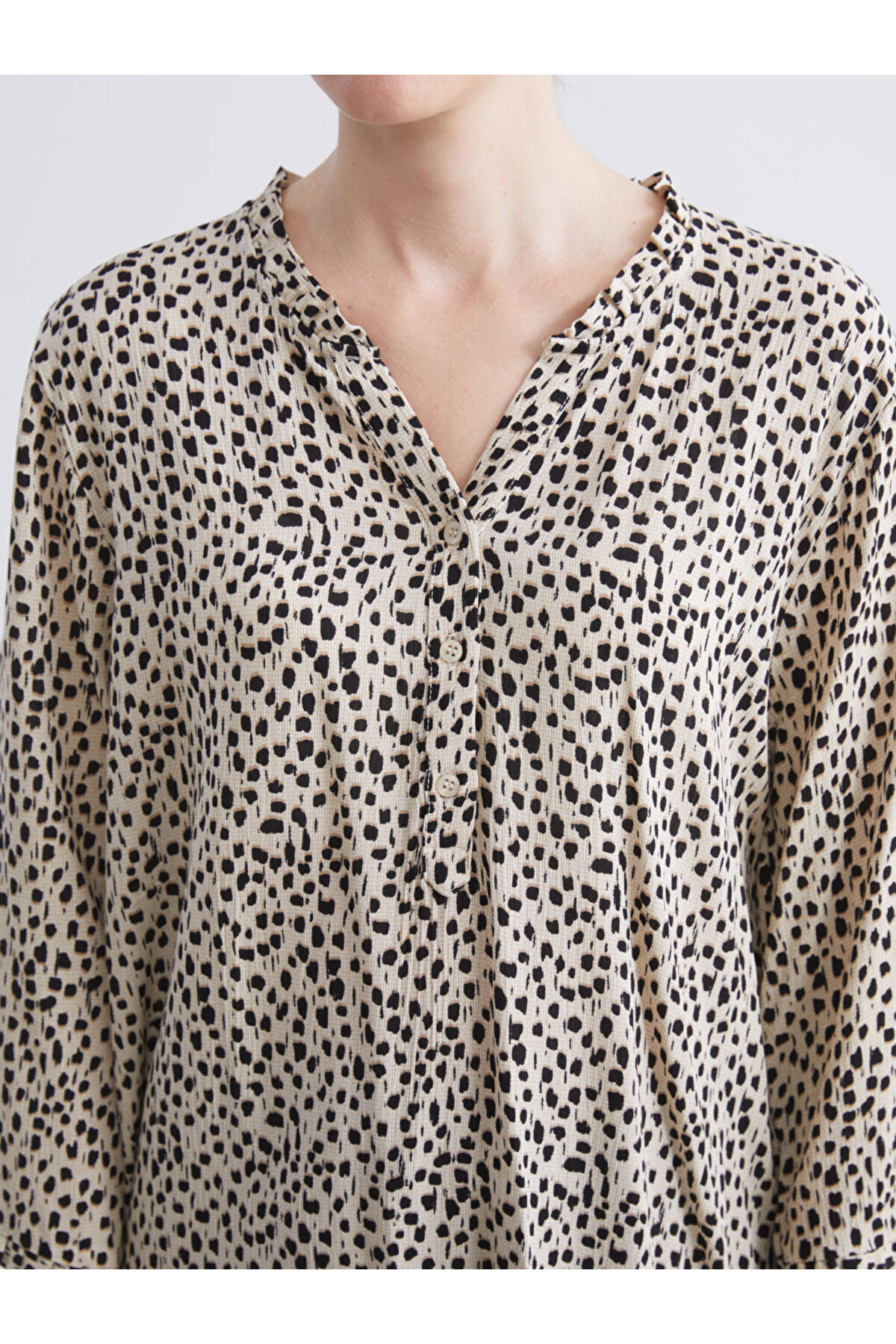 LC Waikiki-Sparkling Selections from Shining Store |   Ruffled V-Neck Dalmatian Patterned Blouse 3