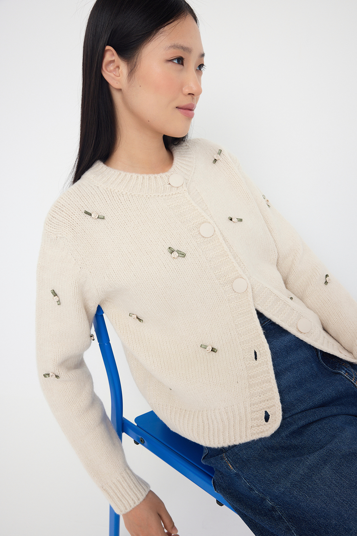 Trendyolmilla Teen Taş Crop Gül Nakışlı Yumuşak Dokulu Triko Hırka TWOAW26HI00055