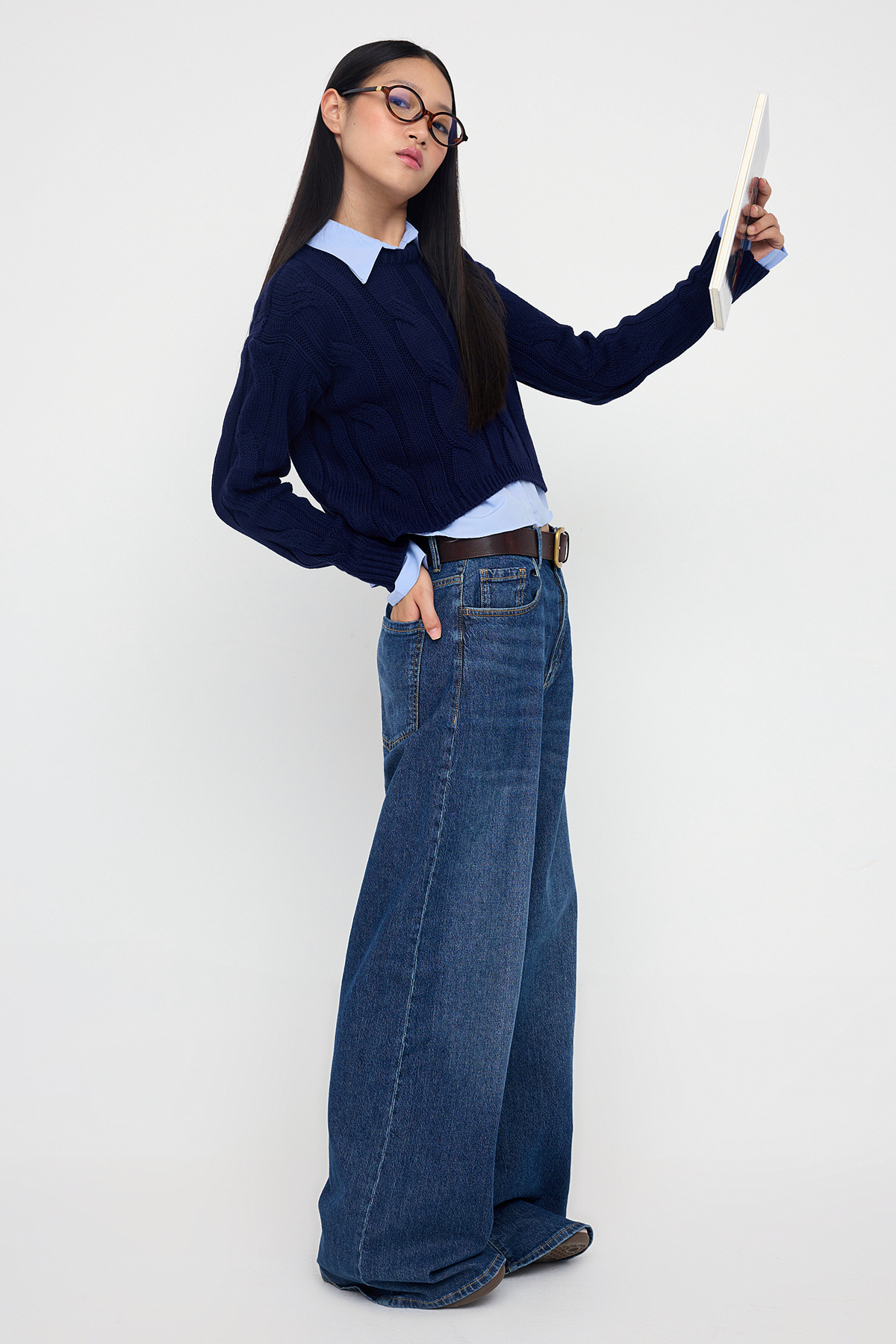 Trendyol Collection Teen Marineblauer kombinierter Crop-Strickpullover TWOAW26KZ00047