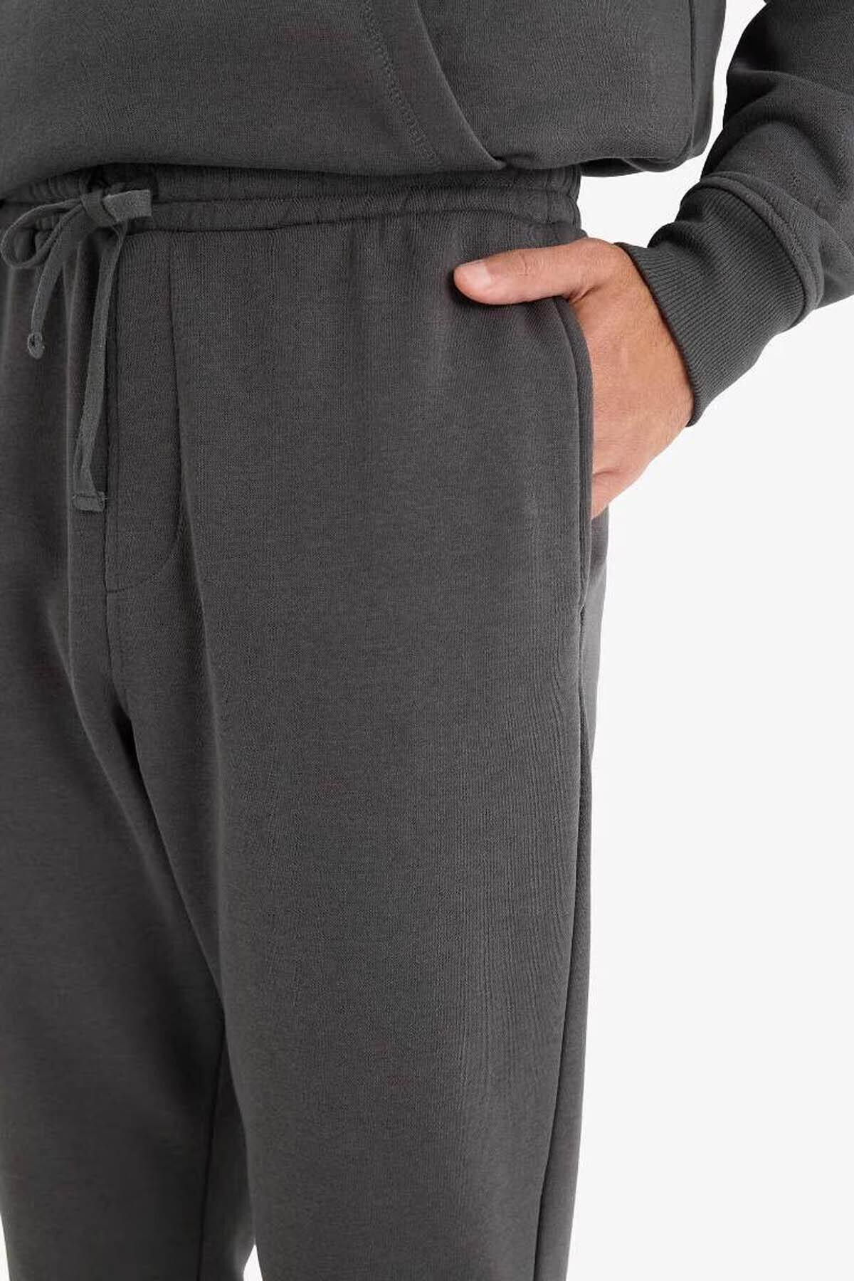 Defacto  Regular Fit Beli Bağcıklı Cepli Paçası Lastikli Şardonlu Basic Düz Jogger Eşofman Altı E6326AX25AU - Görsel 4