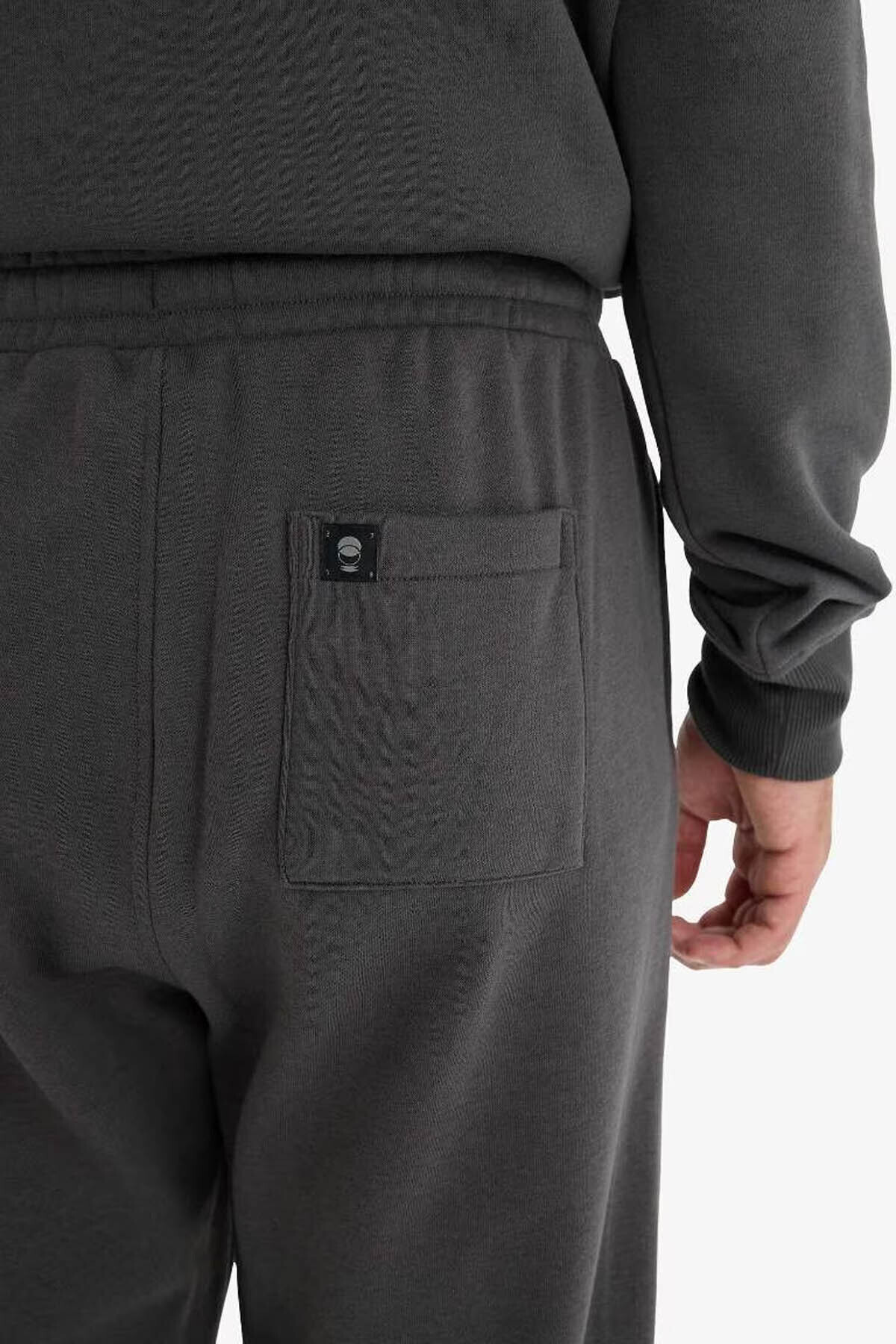 Defacto  Regular Fit Beli Bağcıklı Cepli Paçası Lastikli Şardonlu Basic Düz Jogger Eşofman Altı E6326AX25AU - Görsel 5