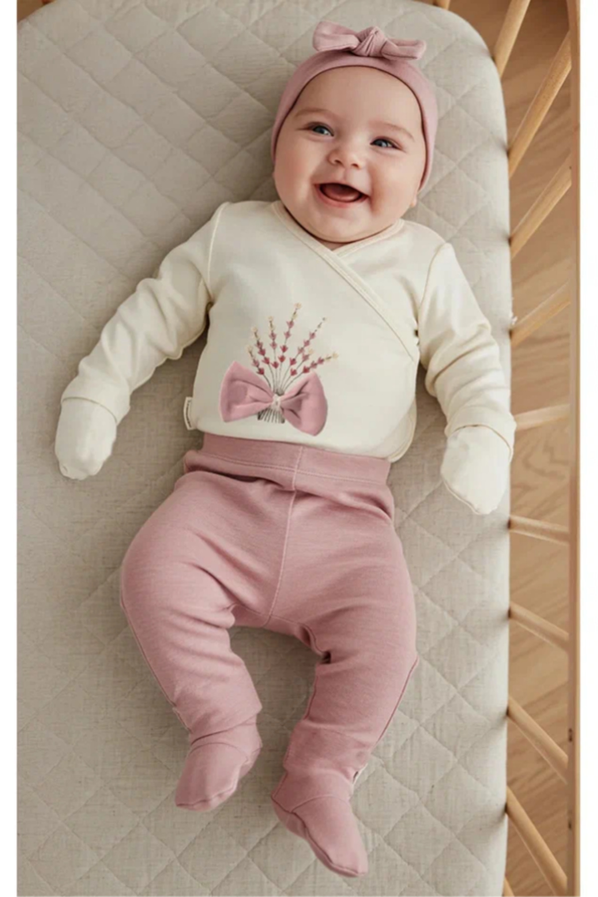 Organik Kız Bebek Çiçek Desenli 5'li Tulum Hastane Çıkışı Yenidoğan Kıyafet Mama Önlüğü