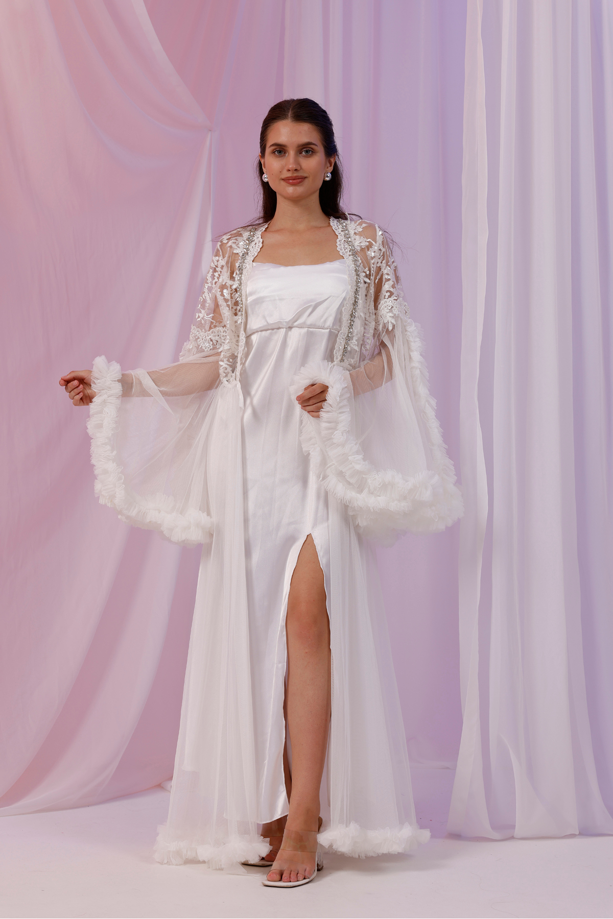 Yulem Homewear Ekru Özel Dantel ve Taş Zincir Volan Kol Tüylü Saten Gecelik-Sabahlık Takım