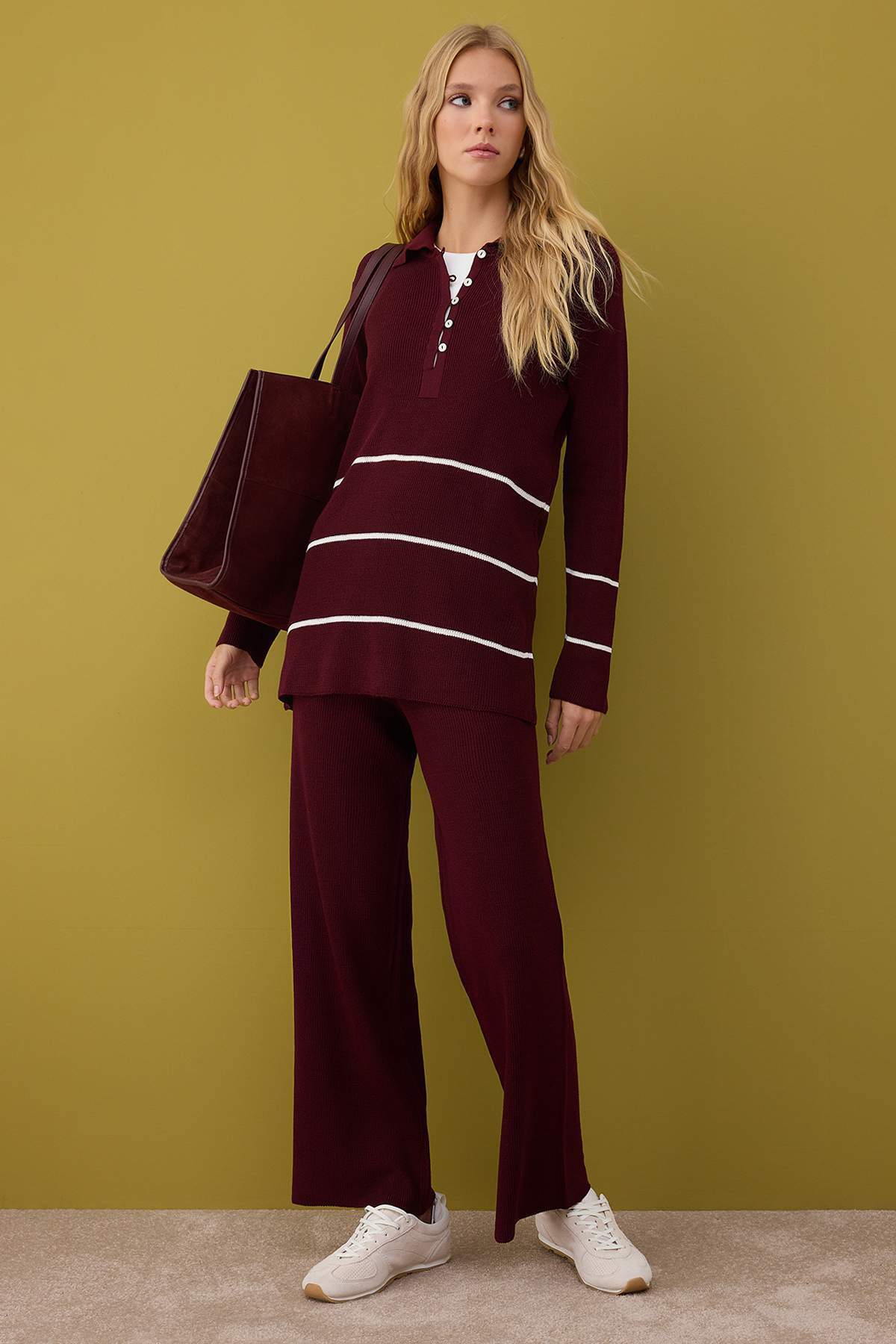 Trendyol Modest Bordeaux-Crème Fitted Selanik Düz Strick-Tesettür Unter- und Oberteil Set TCTAW26US00051