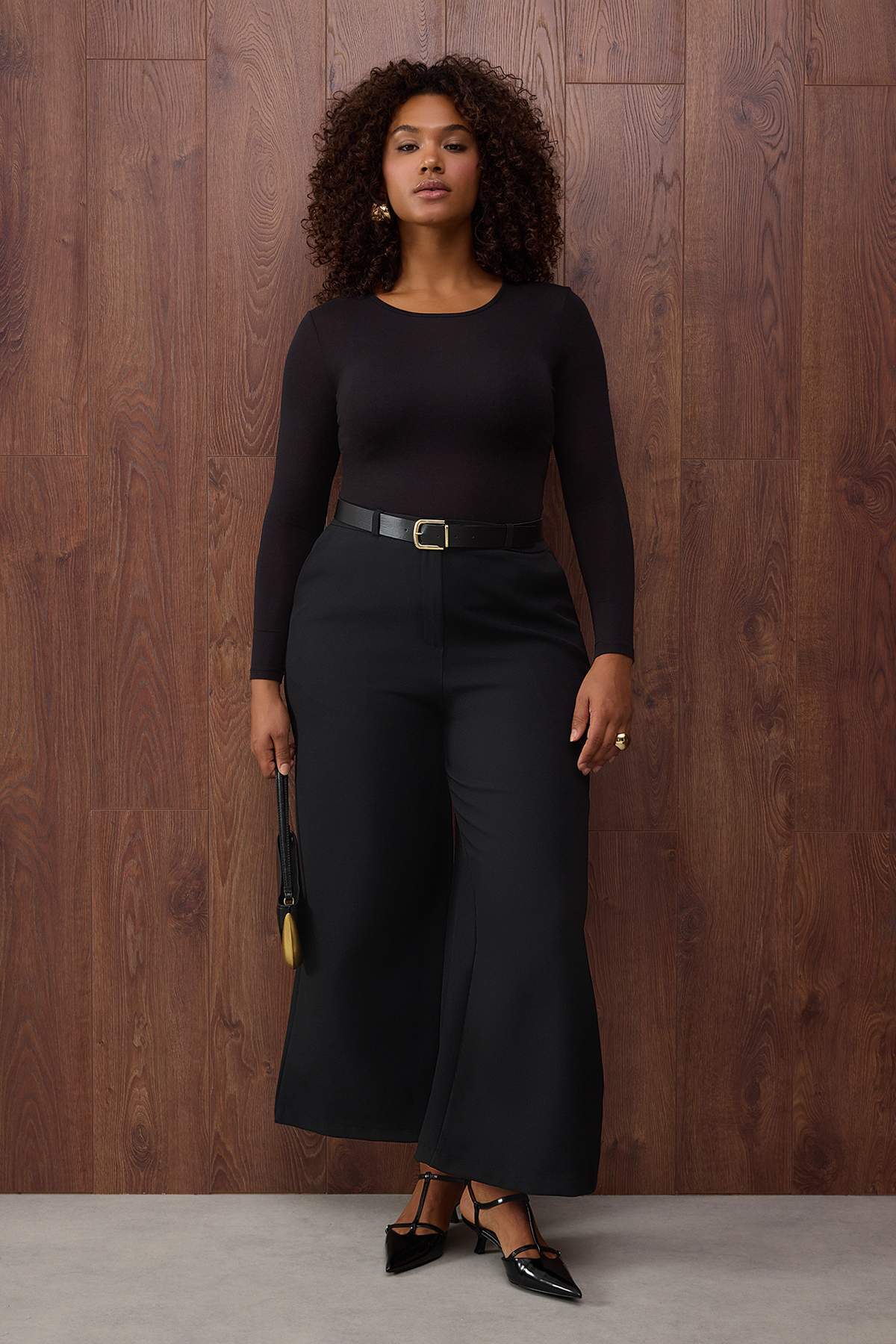 Trendyol Curve Specjalna kolekcja Czarne spodnie z szerokimi nogawkami i pask...