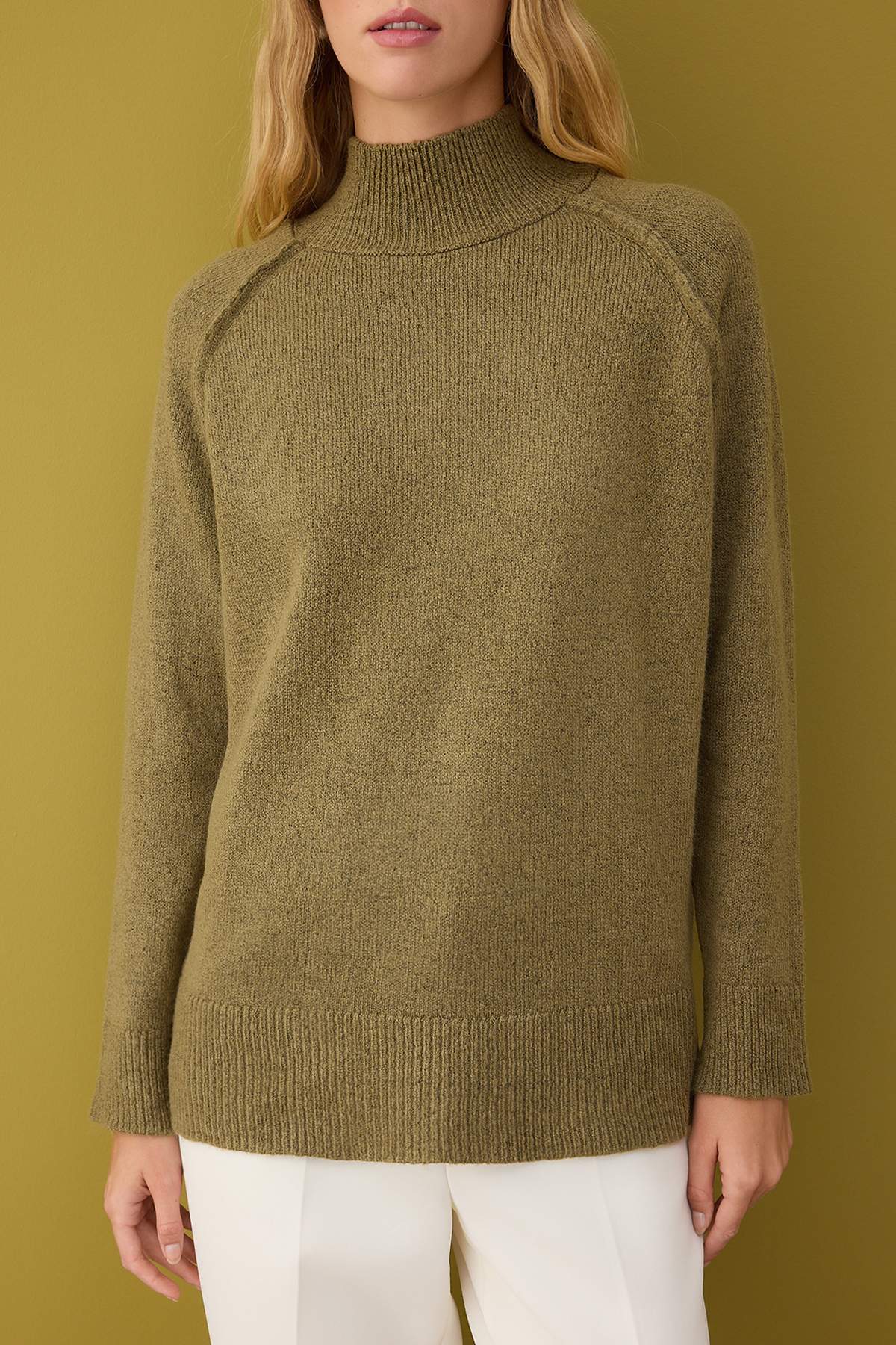 Trendyolmilla  Haki Yumuşak Dokulu Geniş Kalıp Triko Kazak TWOAW26KZ00191 - Görsel 3