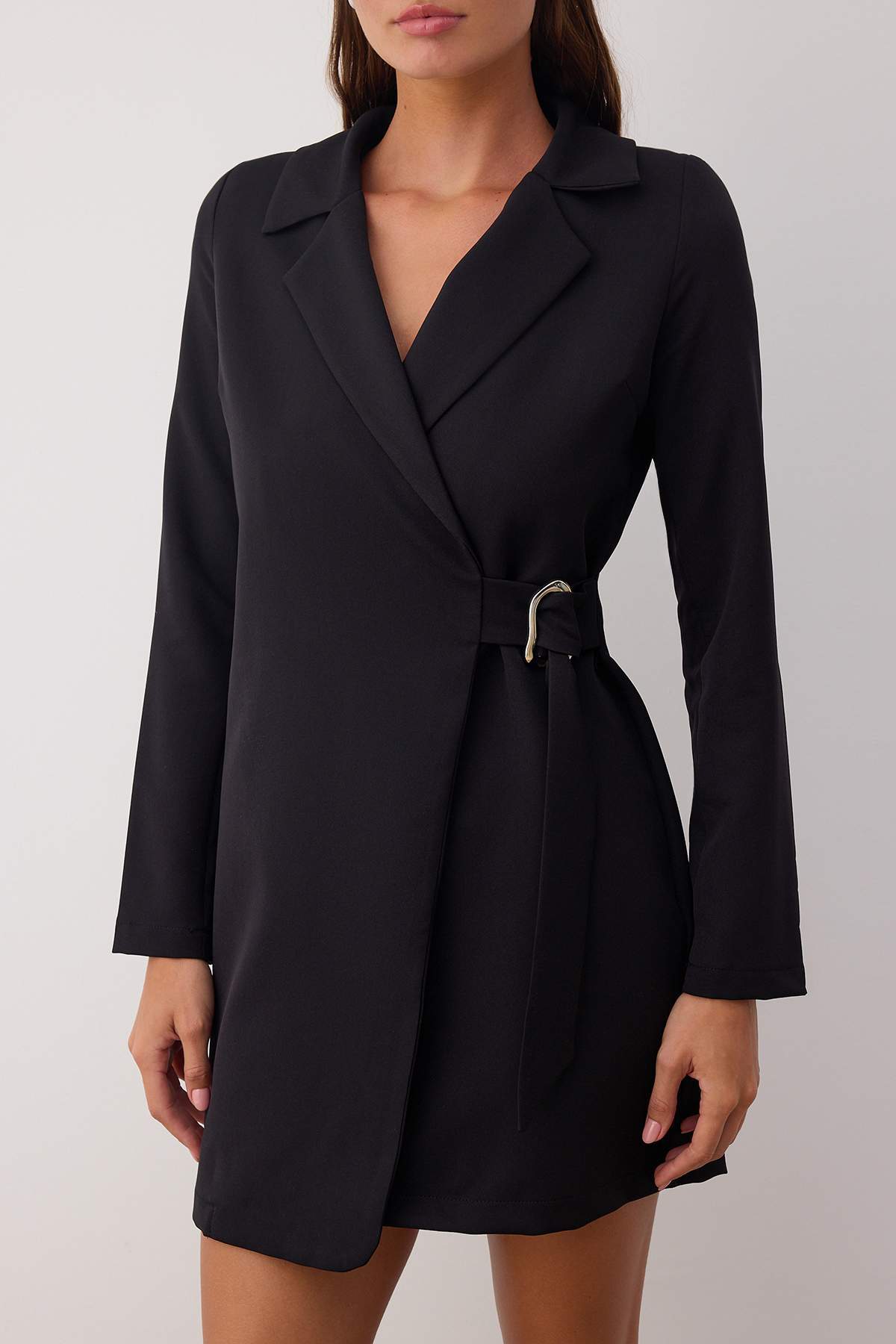 Trendyolmilla  Siyah Düz Aksesuar Detaylı Kruvaze Kapama Kısa / Mini Dokuma Elbise TWOAW26EL00075 - Görsel 3