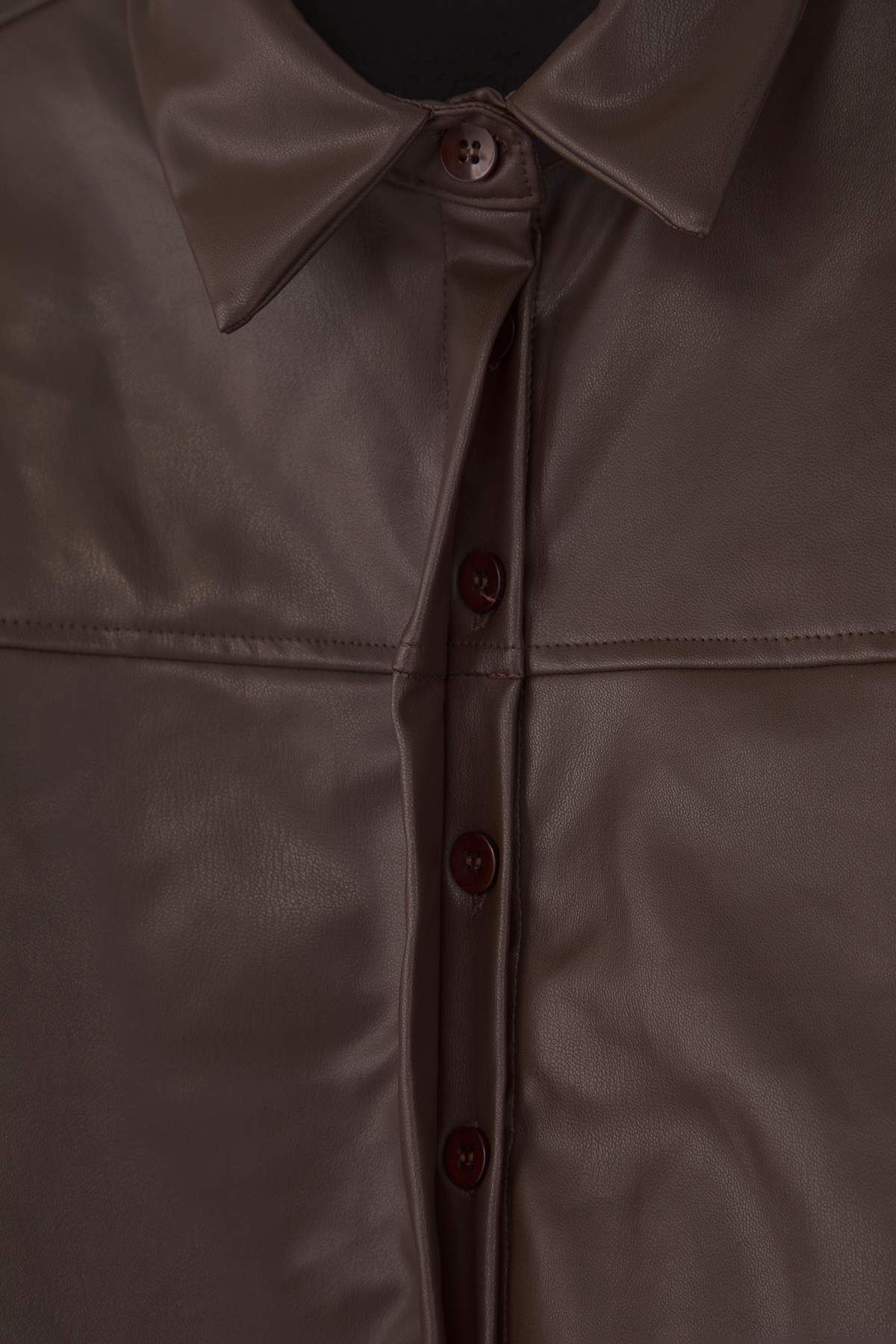 Trendyolmilla  Koyu Kahverengi Crop Deri Gömlek TWOAW26GO00025 - Görsel 8