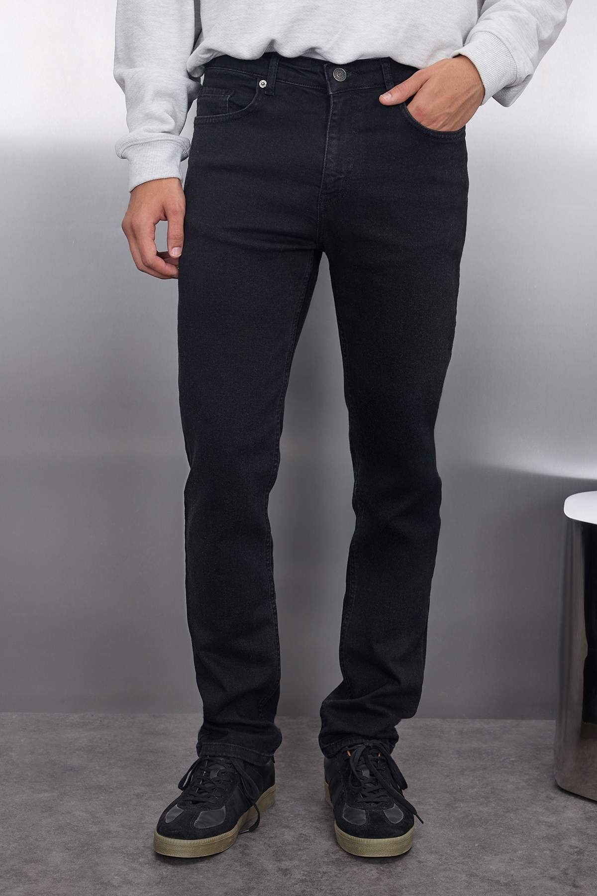 Trendyol Collection-Schwarze Slim Fit Skinny Jeans aus dehnbarem Stoff Jeanshose TMNAW23JE00028 3