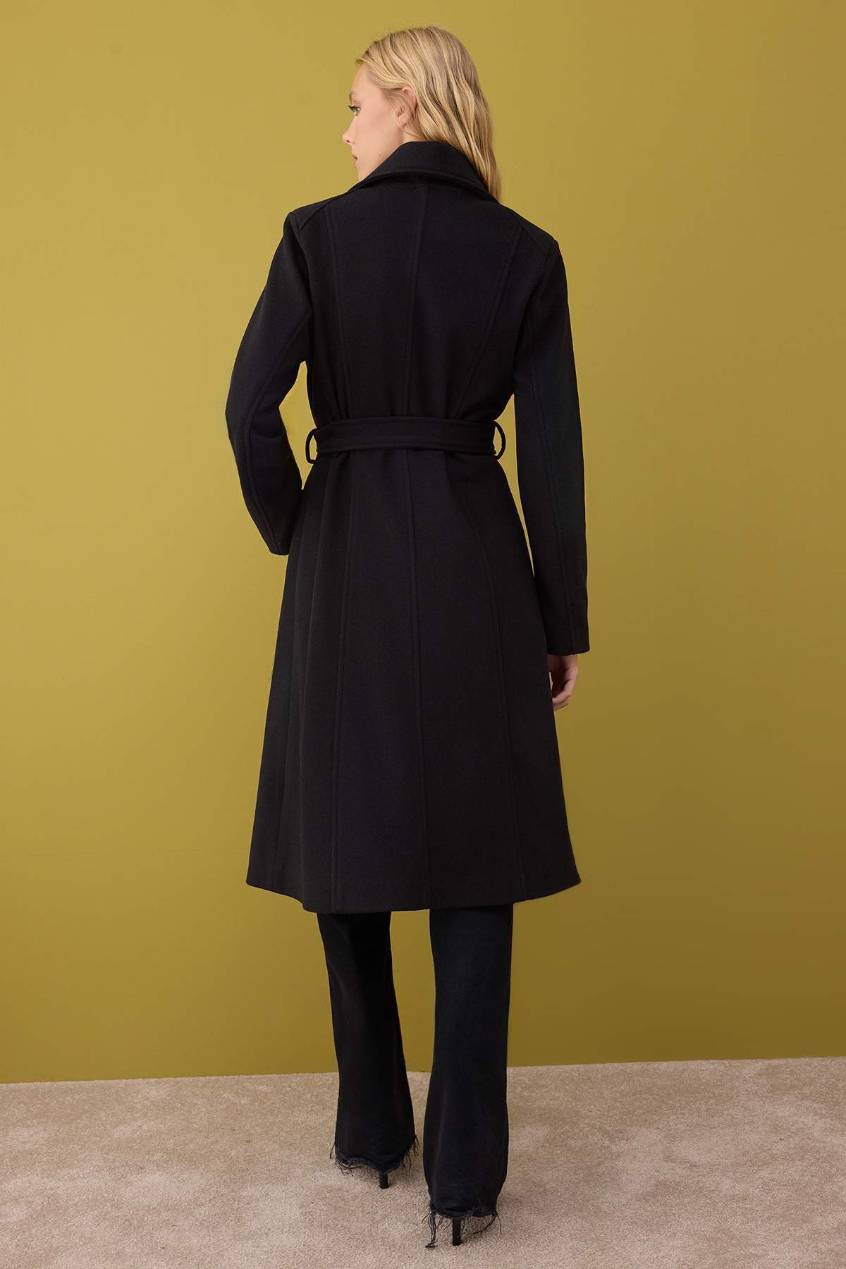 Trendyol Collection Schwarzer Oversize-Mantel mit weicher Textur, zweireihig, lang, Kaschmir, TWOAW26KB00050