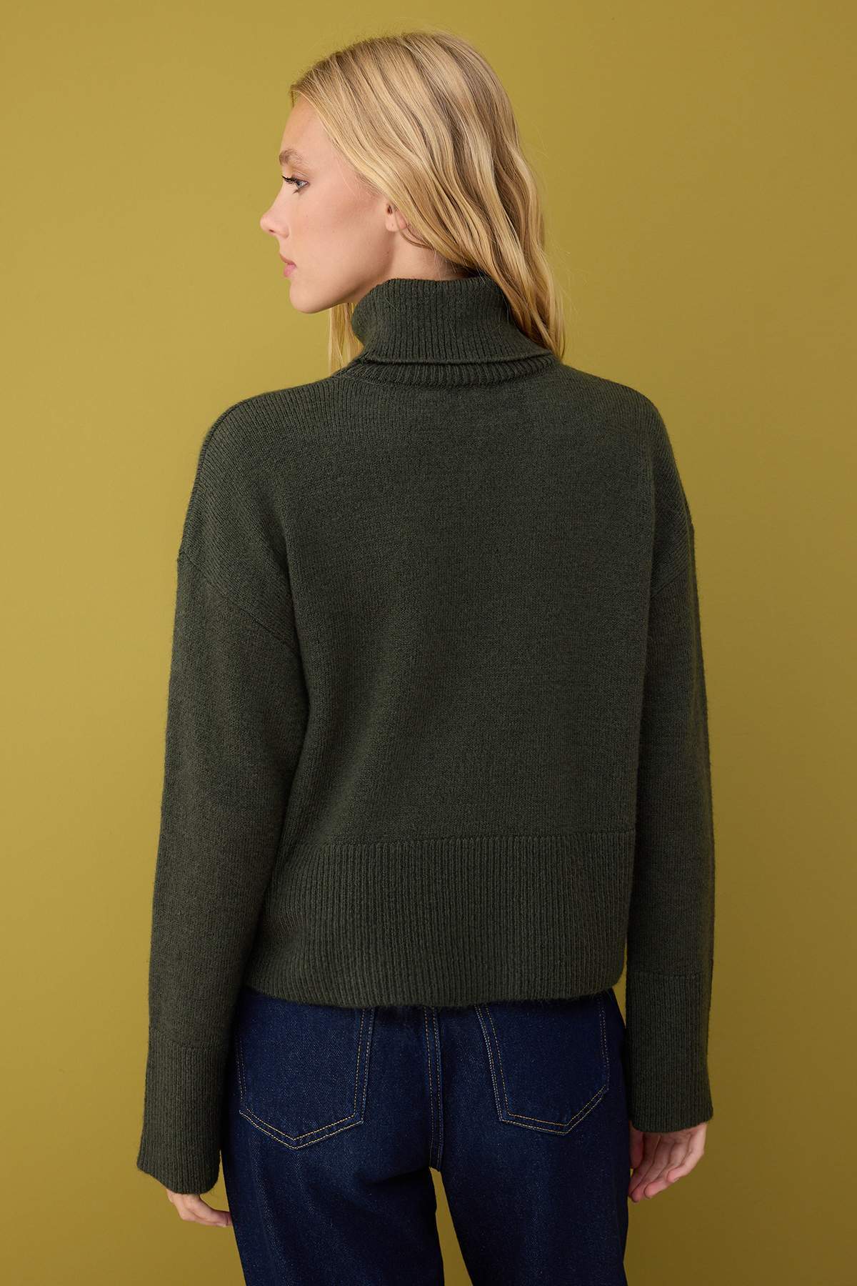 Trendyolmilla  Haki Yünlü Basic Yumuşak Dokulu Geniş Kalıp Triko Kazak TWOAW26KZ00211 - Görsel 4