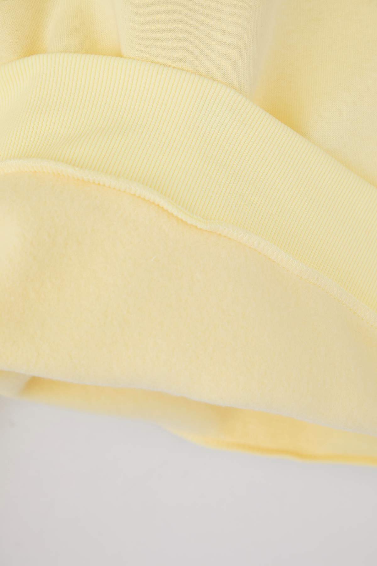 Trendyolmilla  Açık Sarı Oversize/Rahat Kesim Basic Bisiklet Yaka Kalın/İçi polarlı Örme Sweatshirt TWOAW24SW00102 - Görsel 7