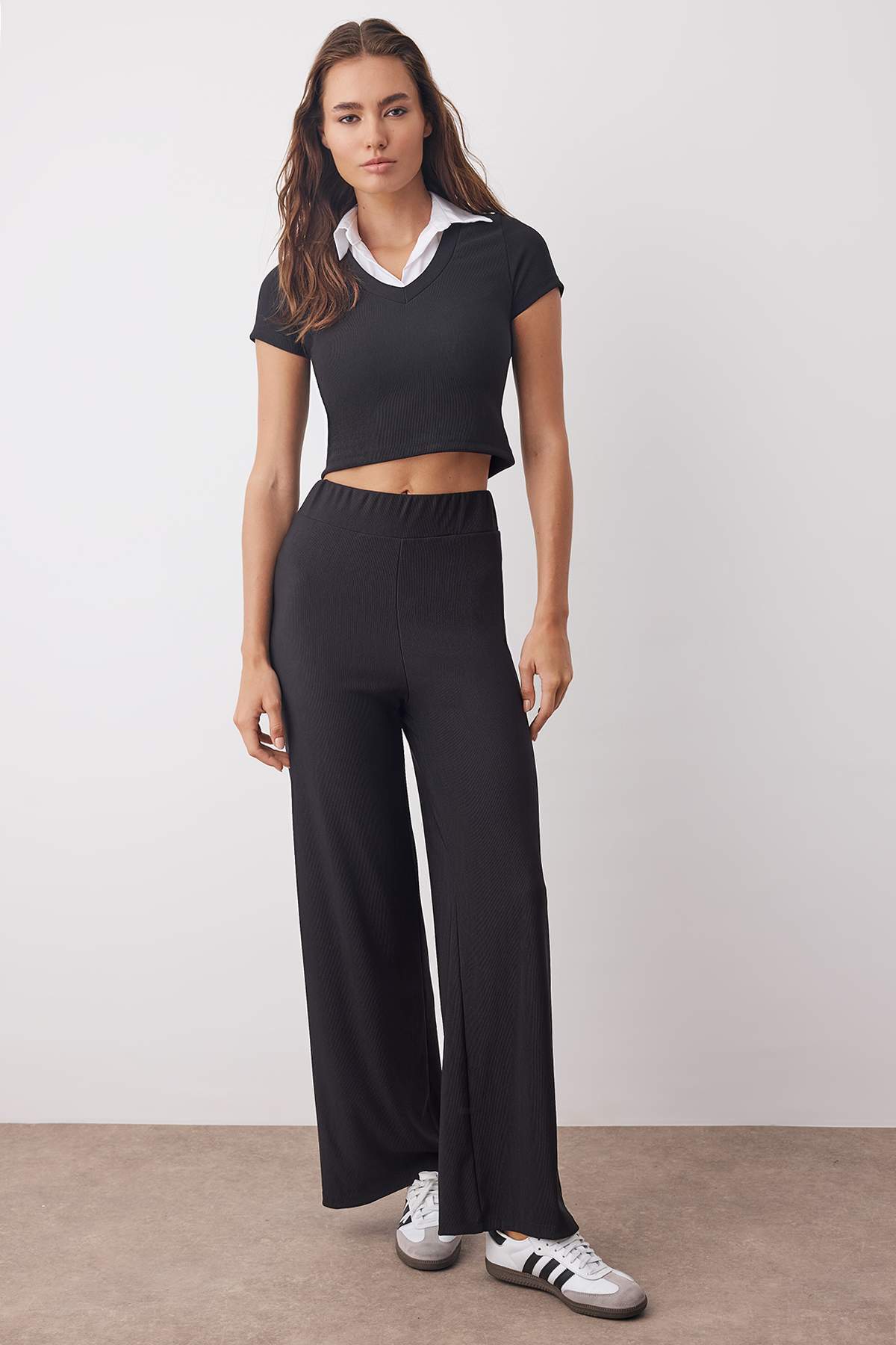 Trendyolmilla  Siyah Polo Yaka Renk Bloklu Bluz Pantolon Örme Alt-Üst Takım TWOSS25AU00133