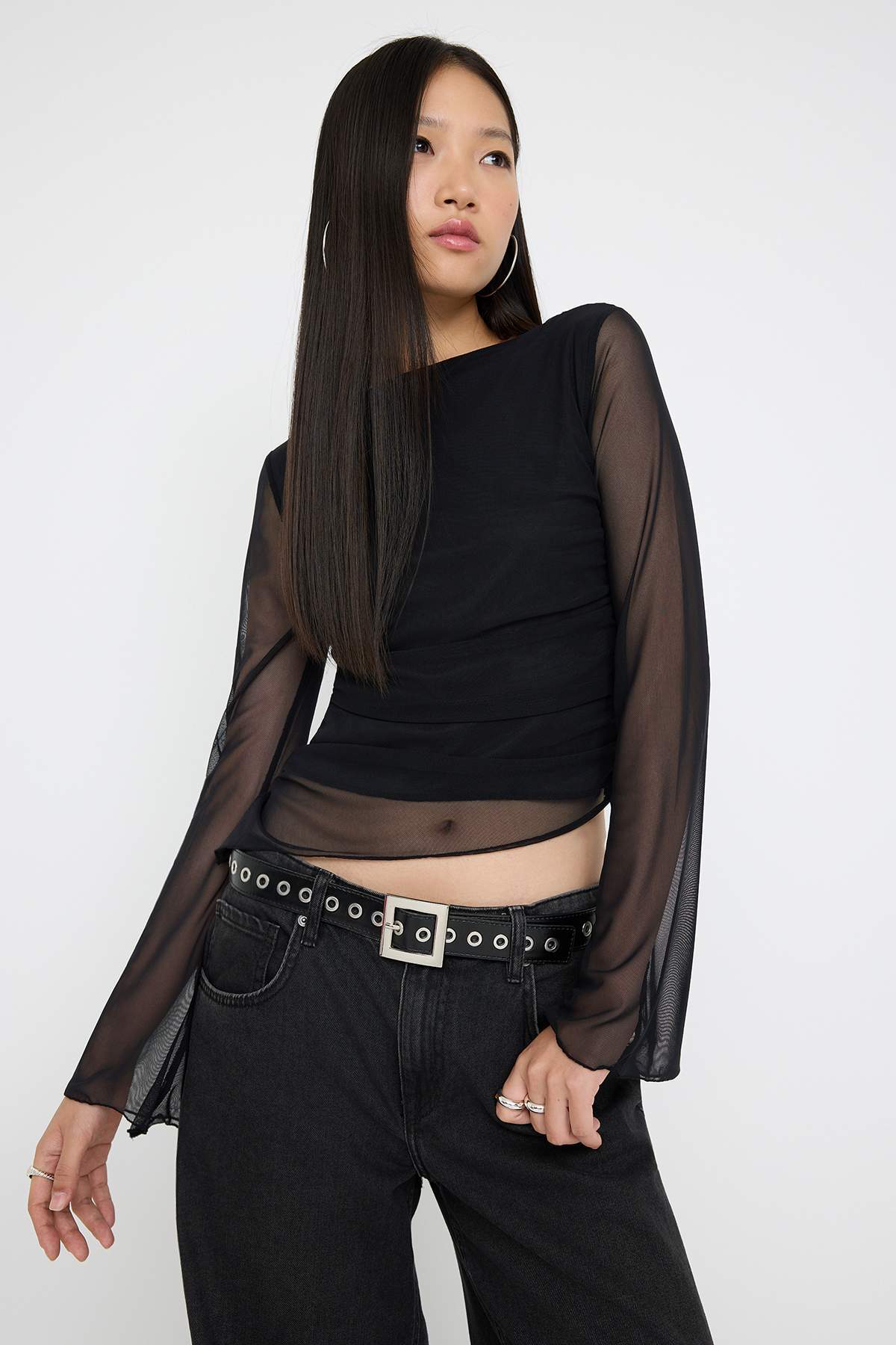 Trendyolmilla  Teen Düz Kayık Yaka Asimetrik Detaylı Vücuda Oturan Esnek Örme Tül Bluz TWOAW26BZ00128