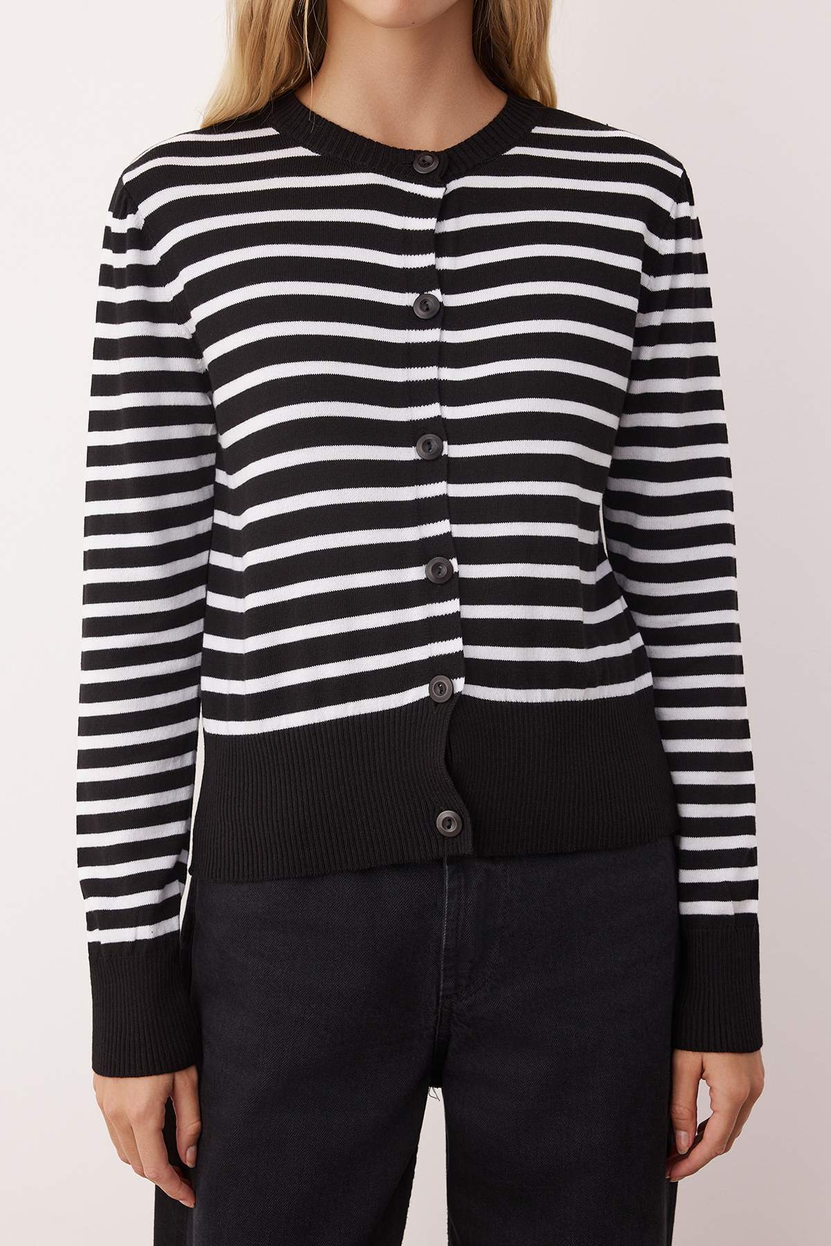 Trendyolmilla  Siyah Pamuk Karışımlı Basic Triko Hırka TWOAW26HI00187 - Görsel 3