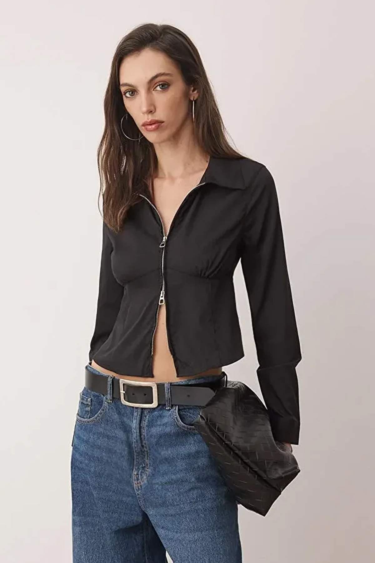 Trendyolmilla Siyah Önü Fermuar Detaylı Fitted Gömlek TWOAW26GO00011