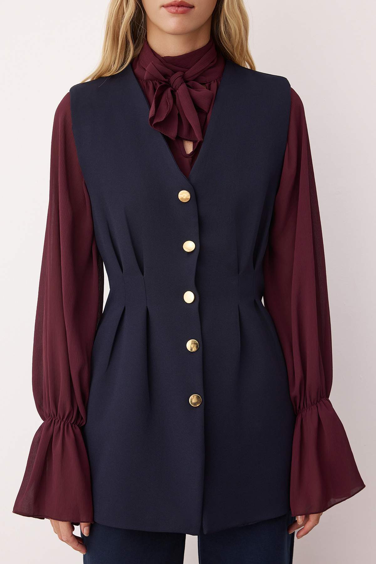 Trendyol Modest Granatowa dopasowana kamizelka z falbaną i zatrzaskami TCTAW26YL00004