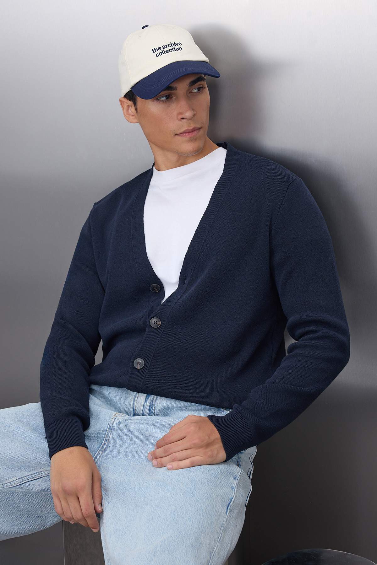 Trendyolmilla  Lacivert Erkek Slim Fit Pamuklu V Yaka Düğmeli Hırka TMNAW21HI0274 - Görsel 2