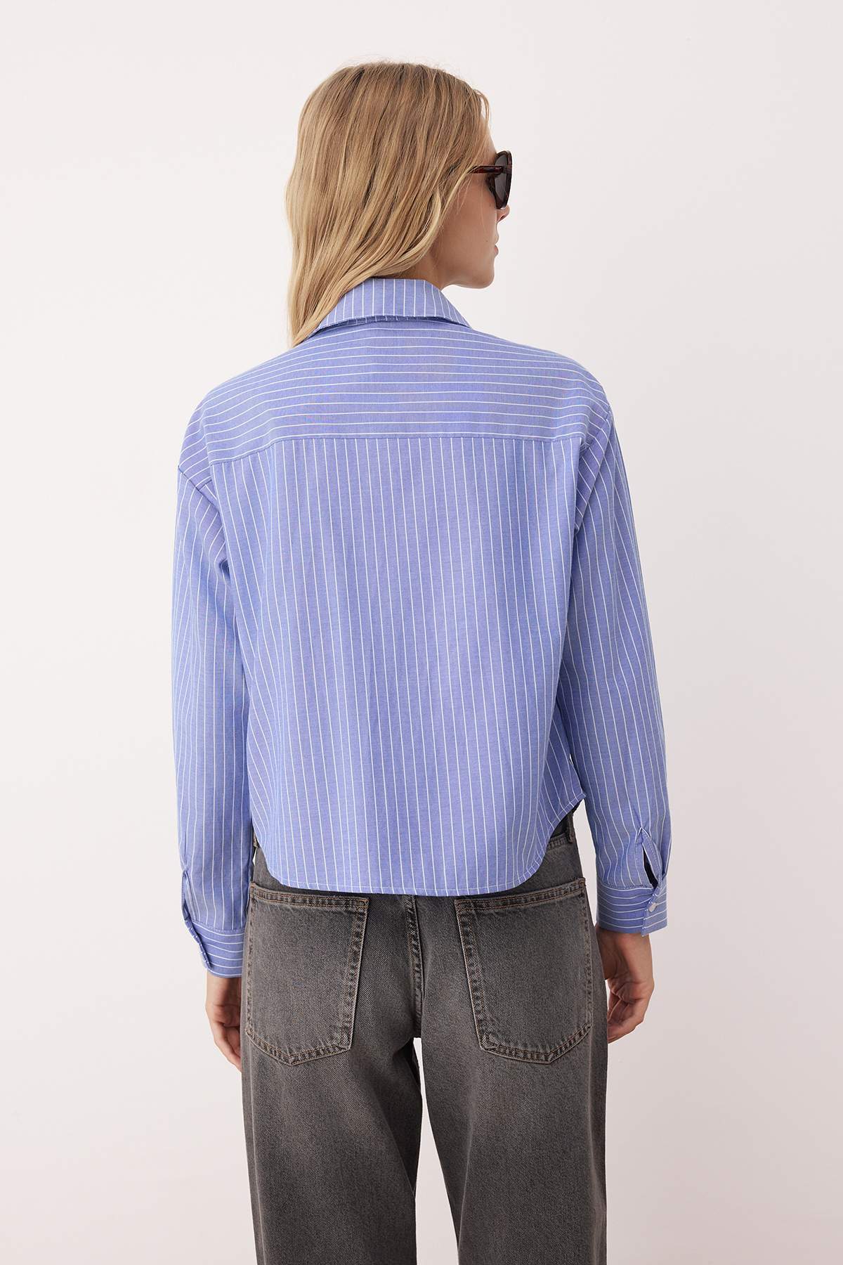 Trendyolmilla  Mavi-Çok Renkli Ceket Yaka Oversize Çizgili Dokuma Gömlek TWOAW26GO00020 - Görsel 4