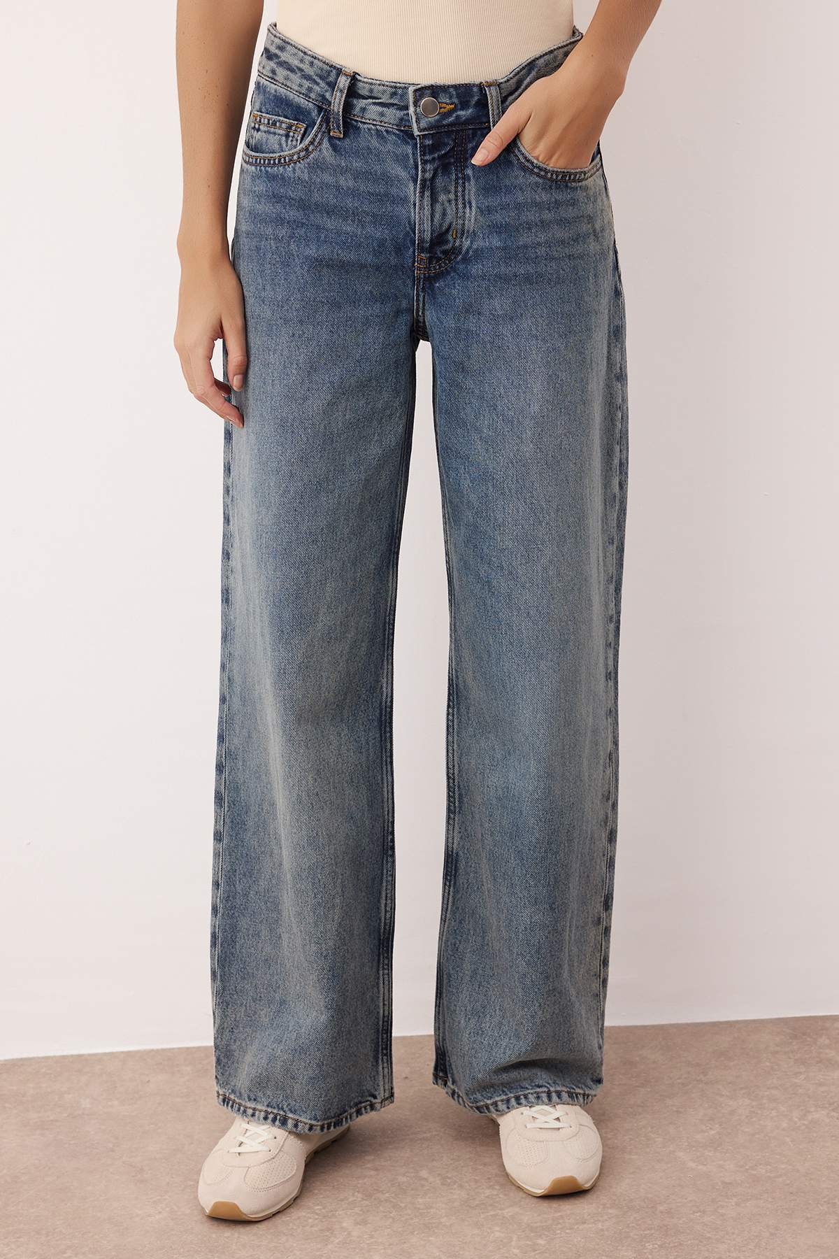 Trendyolmilla  Mavi Vintage Yıkama Normal Bel Wide Leg Jeans TWOAW26JE00186 - Görsel 3