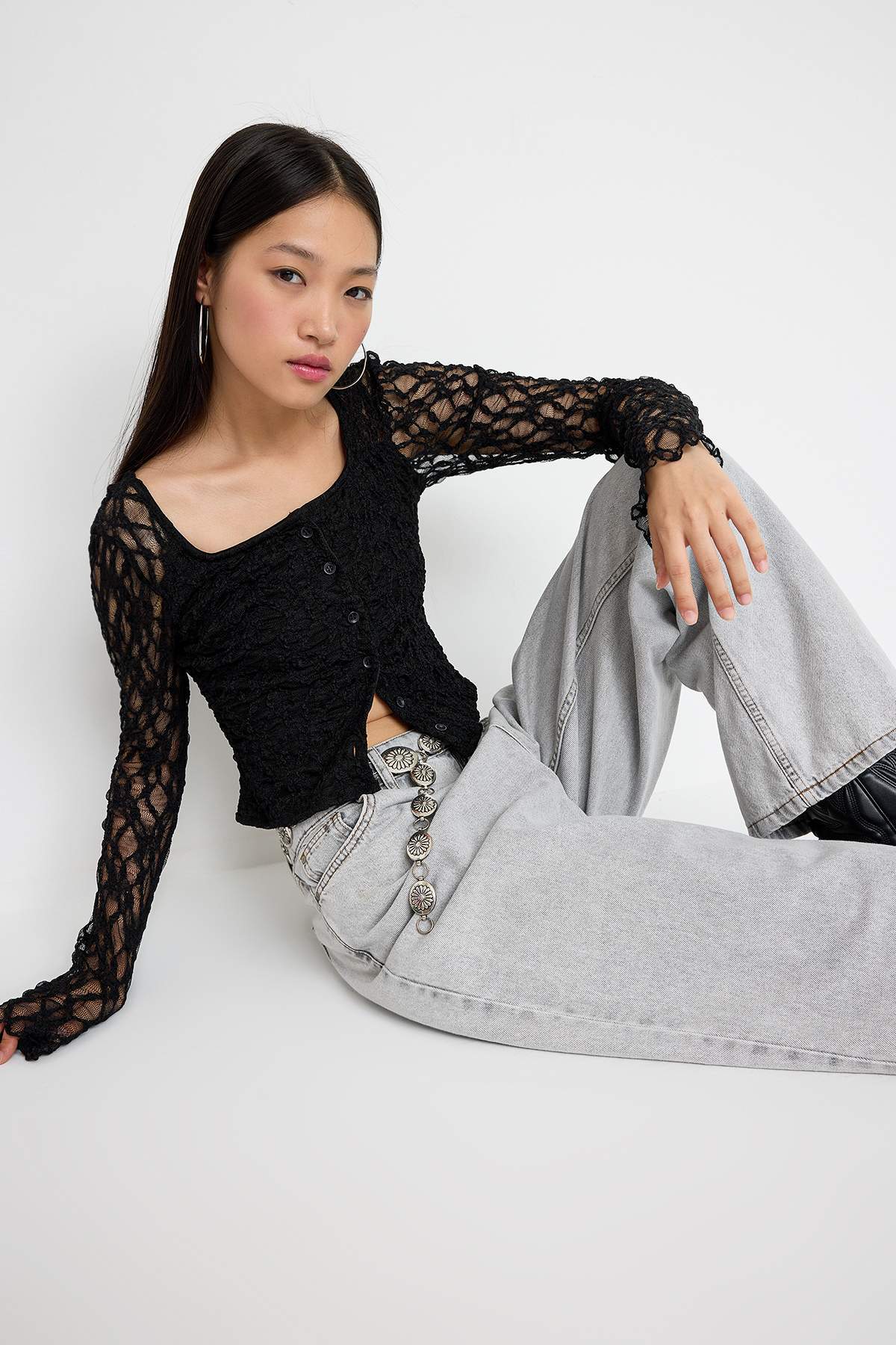 Trendyolmilla Teen Siyah Düğmeli Fitted/Vücuda Oturan Dantel Örme Bluz TWOAW26BZ00016