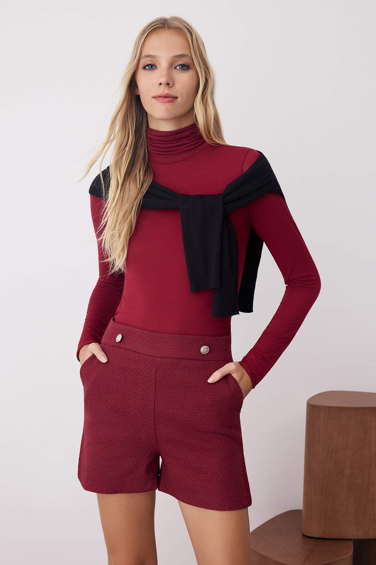 Trendyolmilla  Bordo Tüvit Düğme Detaylı Şort & Bermuda TWOAW26SR00035 - Görsel 3