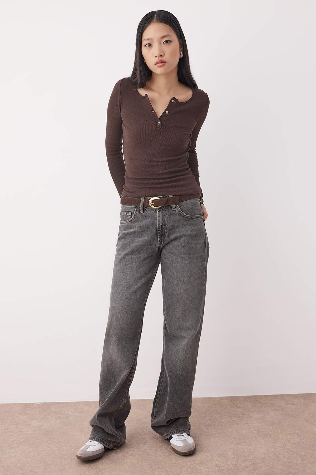 Trendyolmilla  Açık Kahverengi Çıtçıtlı Fitted/Vücuda Oturan Fitilli Esnek Örme Bluz TWOAW25BZ00080