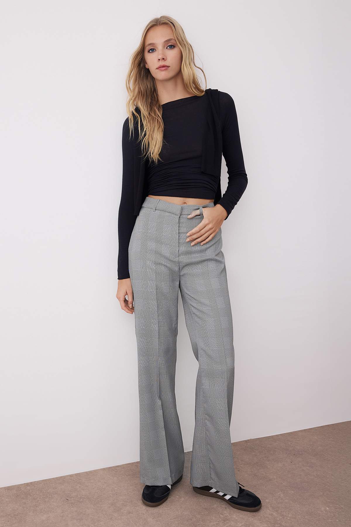 Trendyolmilla  Gri Ekoseli Flare Bootcut Kumaş Pantolon TWOAW26PL00067 - Görsel 2