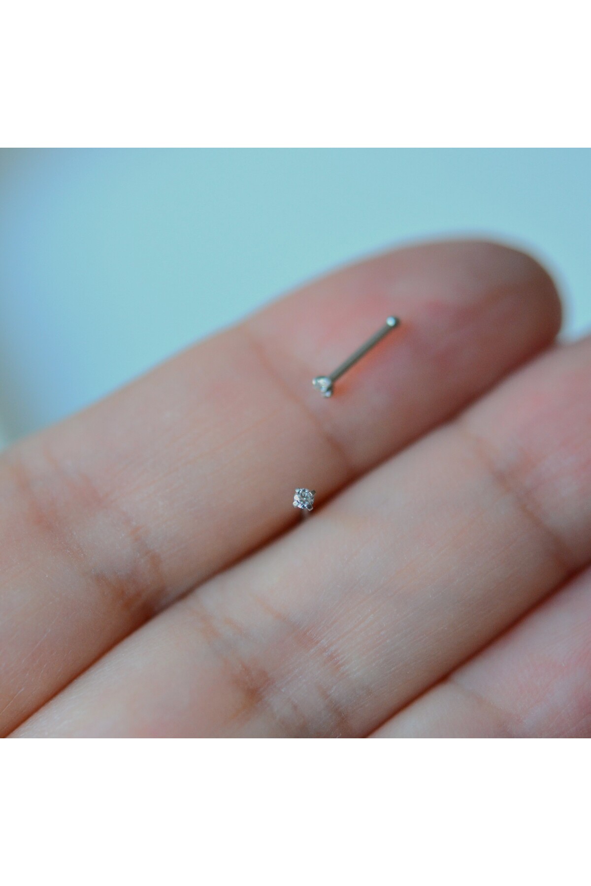 Surgical Steel Silver Color Tiny Solitaire Nose Piercing Solitaire Acceleration
