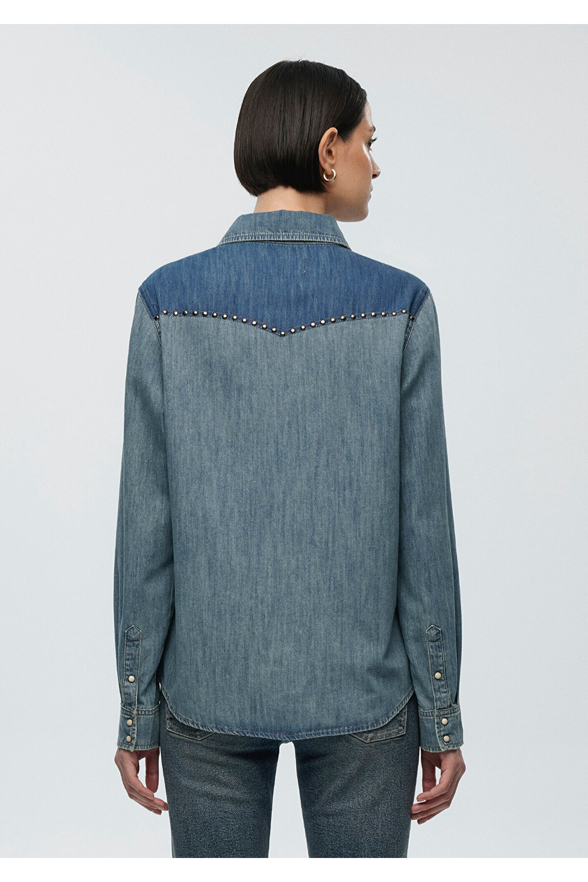 Janet Iconic Parçalı Indigo Mavisi  Jean Gömlek Fitted / Vücuda Oturan Kesim 1211045-89500 — آبی — تصویر 5 از 6