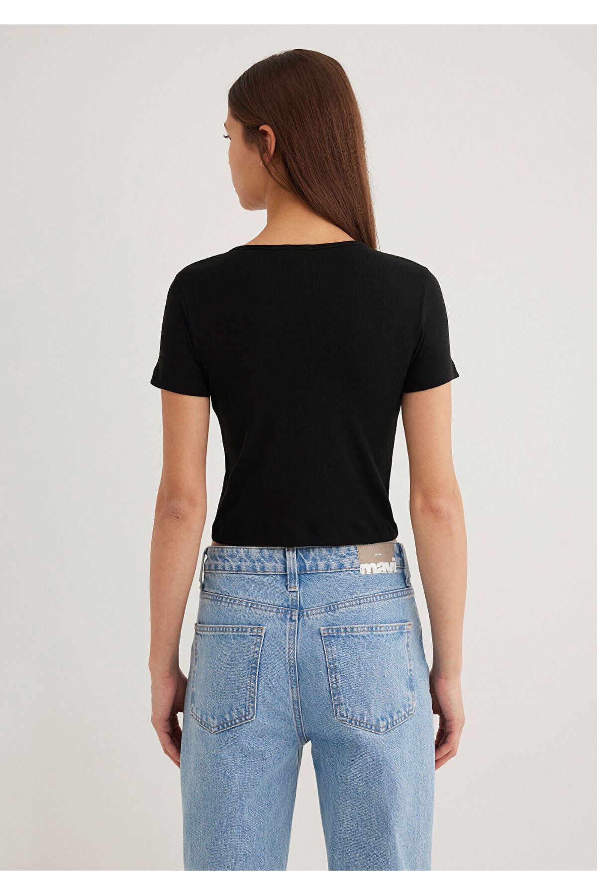 Mavi-Geknöpftes schwarzes Basic-T-Shirt mit kurzem Schnitt/Kurzschnitt 1611639-900 5