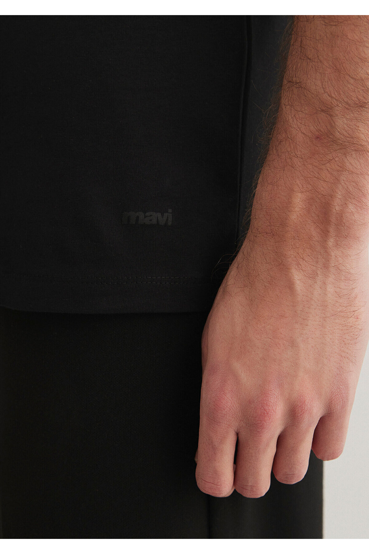 Mavi-Schwarzes Stretch-Basic-T-Shirt mit tailliertem Schnitt 061747 -900 7