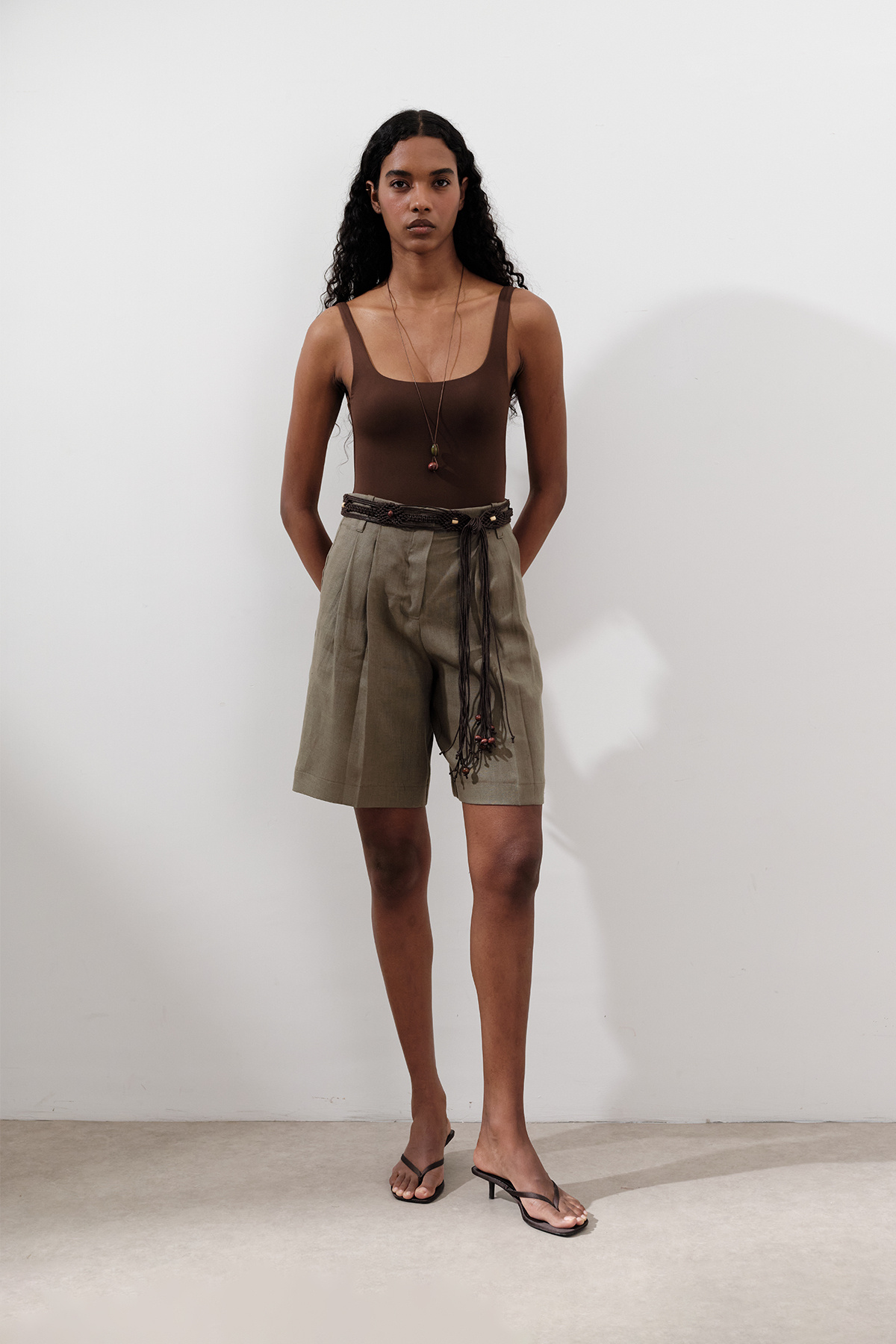 Manuka-Linen Pleated Bermuda Shorts Khaki 5