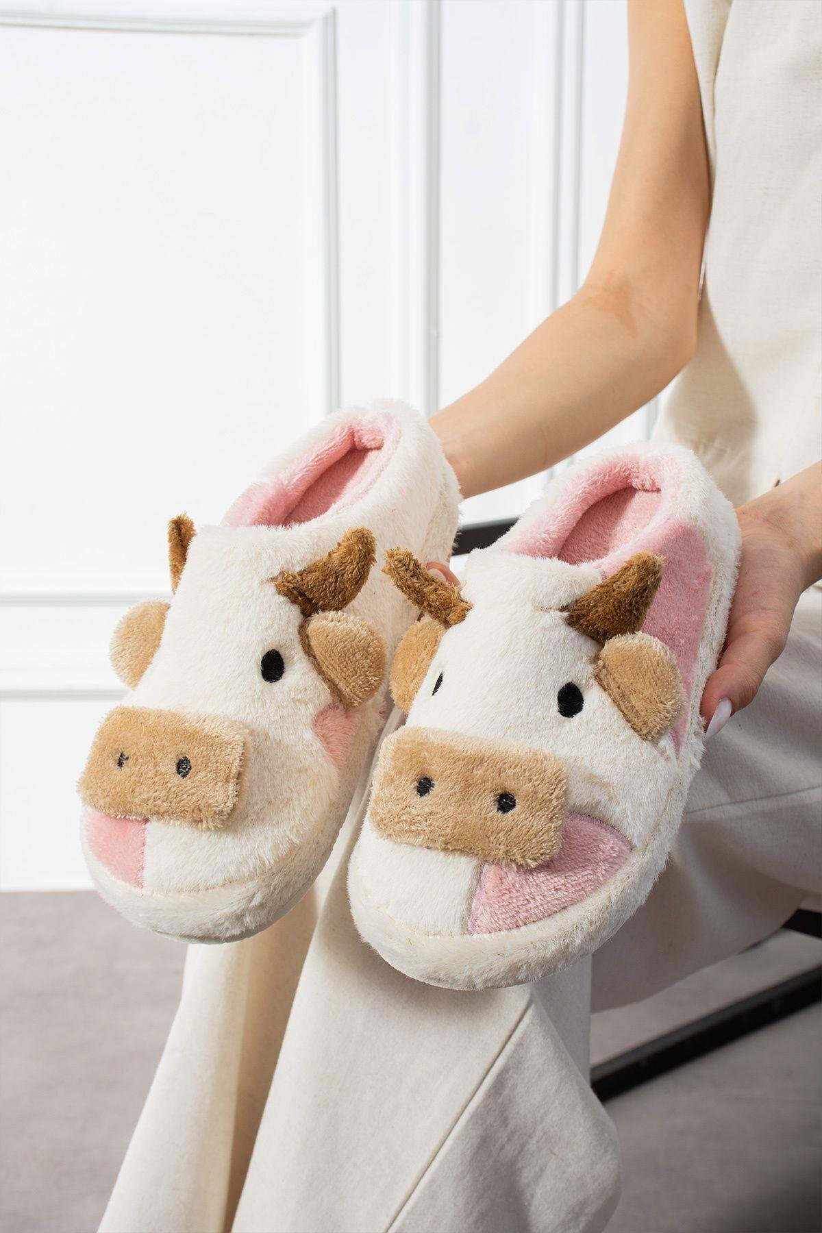 Gofeel Harajuku Tatlı İnek Yumuşak Tüylü Pofuduk Peluş Panduf Terlik