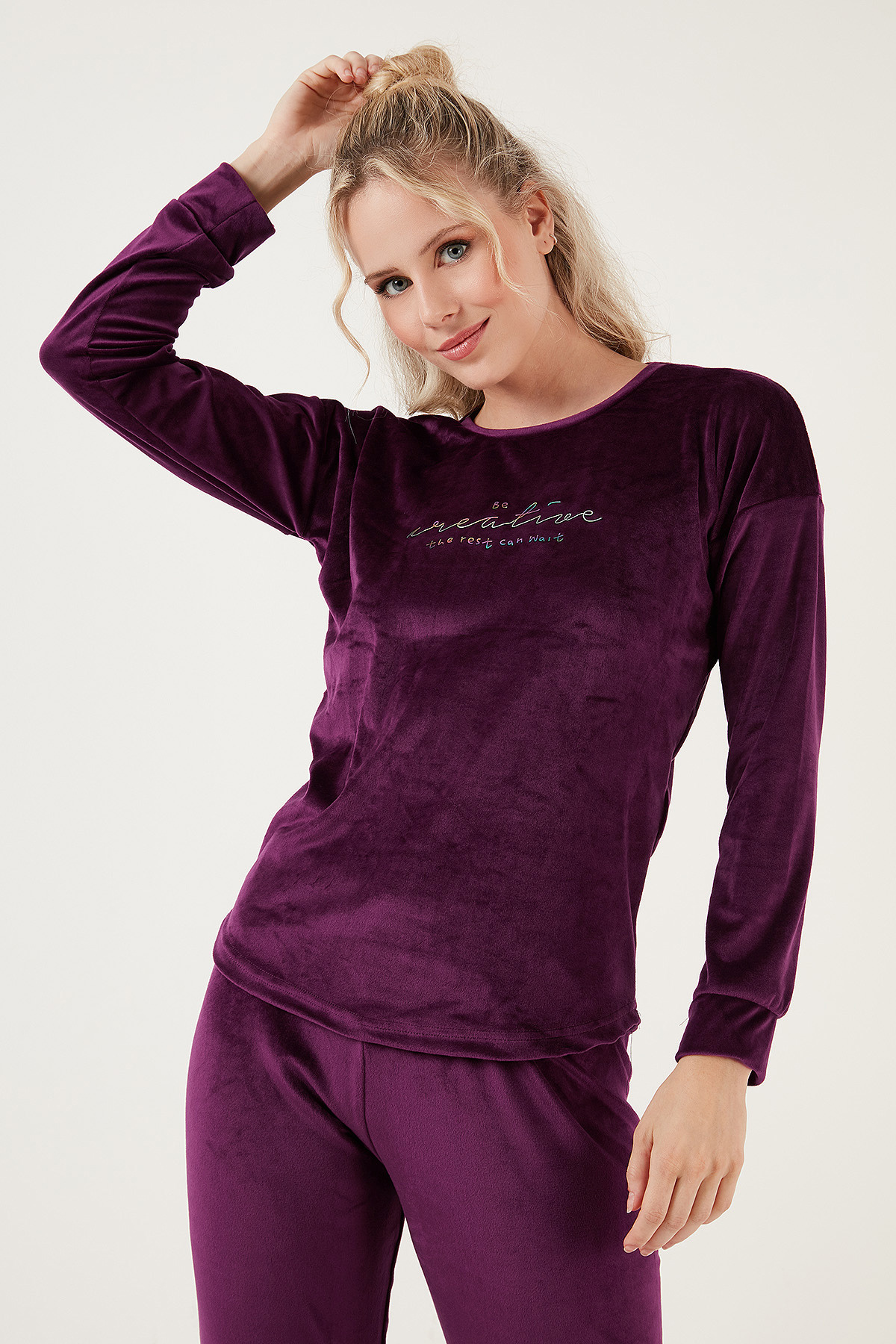 Lela-Regular Fit Soft Textured Velvet Pajamas Set Pyjamas Set 6094200 W4 3