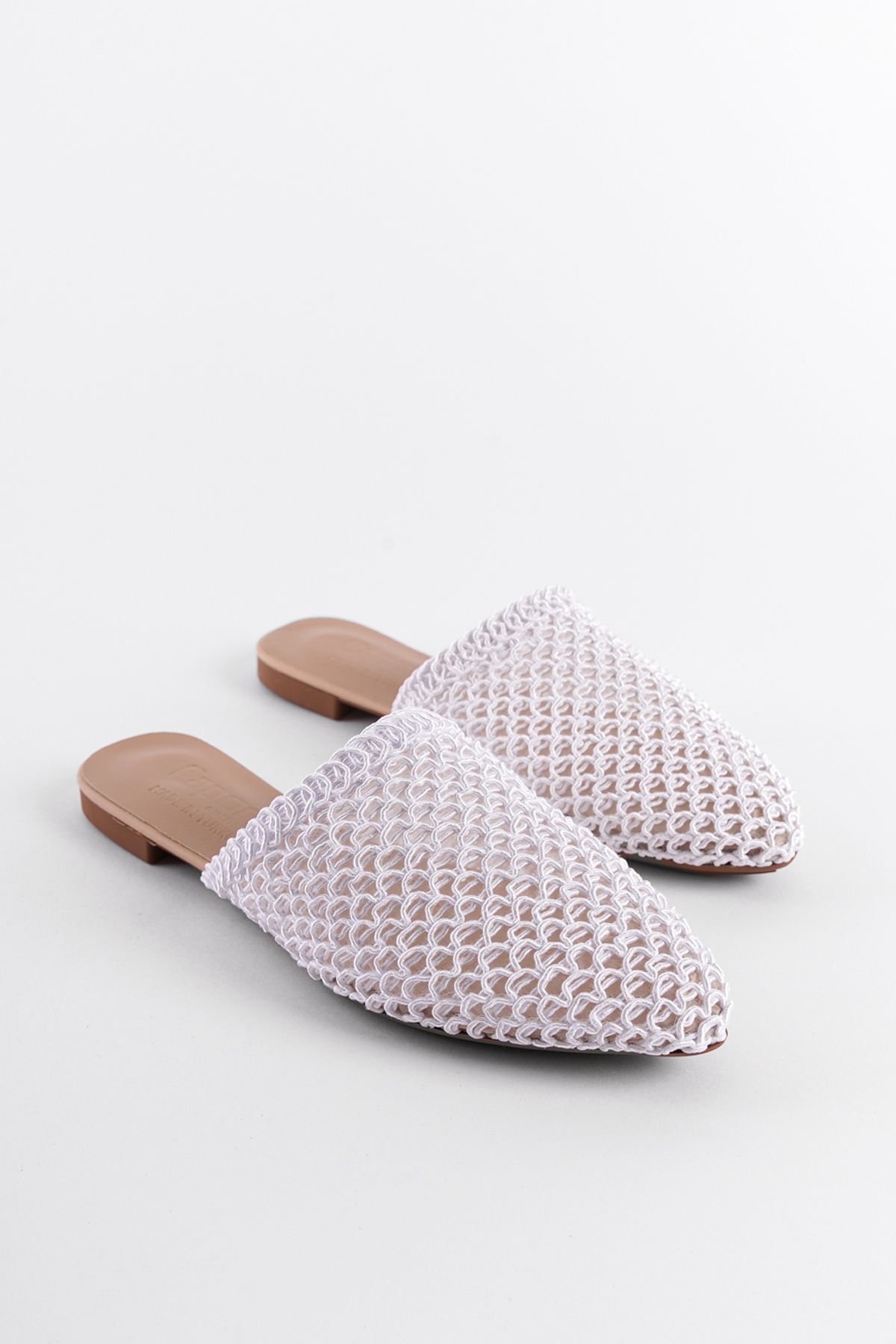 Capone Outfitters-Straw Pointed Toe Closed Women's Slippers 1