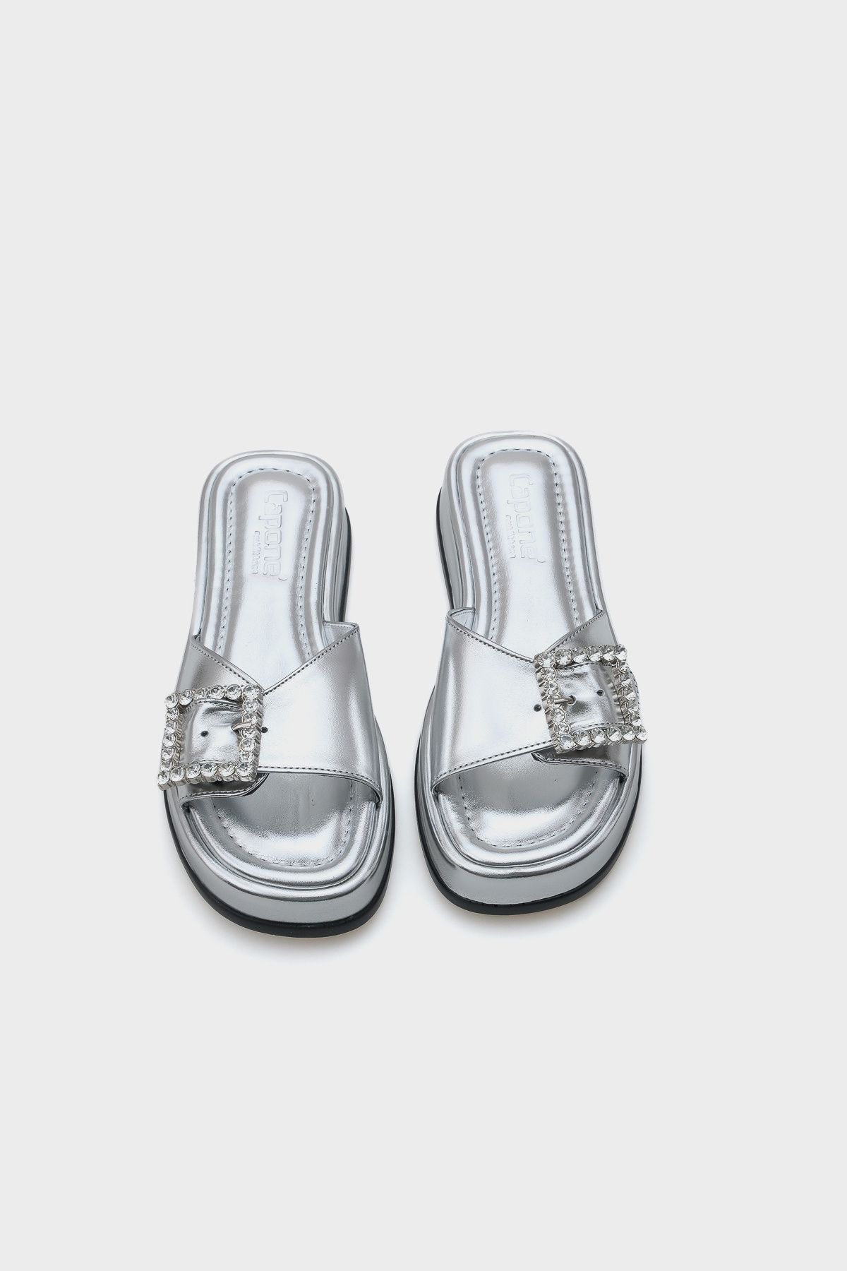 Capone Outfitters-Margi Damen-Hausschuhe mit Keilabsatz und einem Riemen, Steinschnalle, Metallic 5