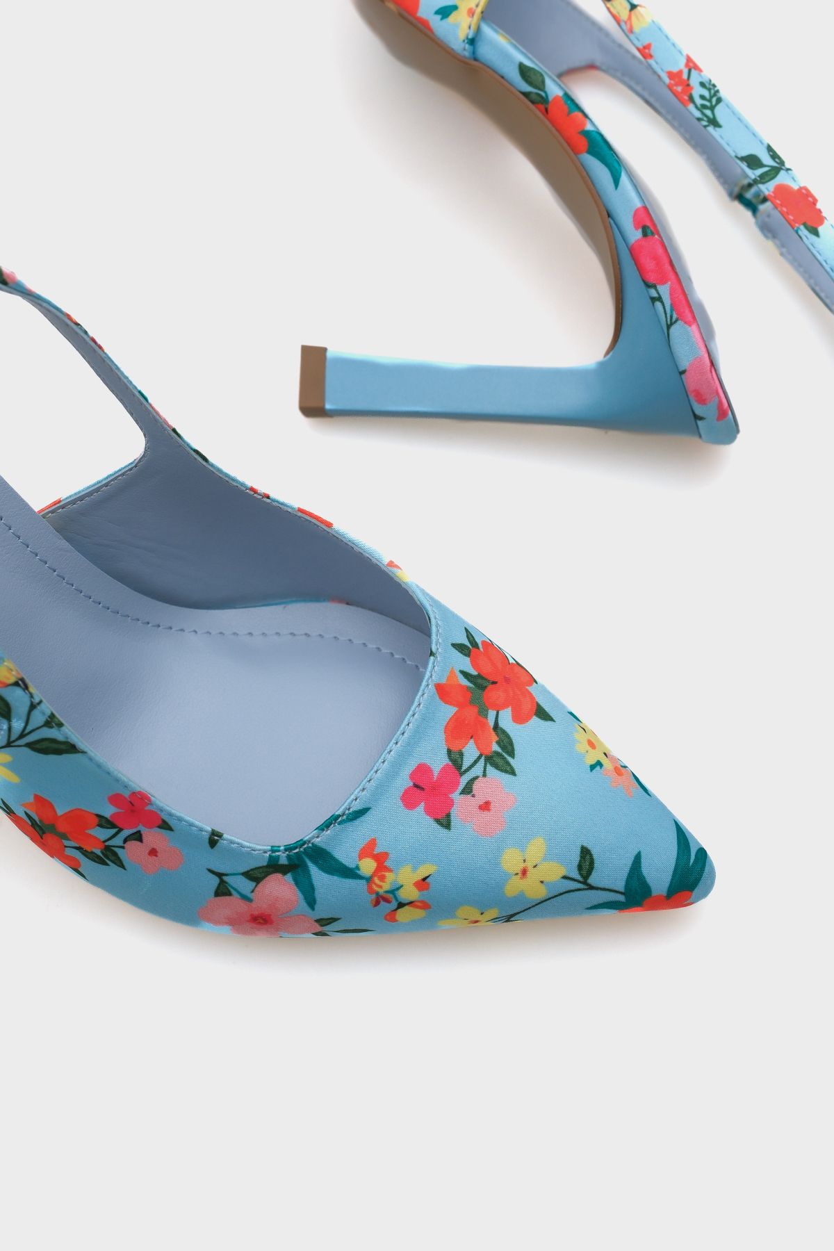Capone Outfitters-Rebeca Damen-Schuhe mit offenem Rücken und spitzer Zehenpartie und Blumenmuster 4
