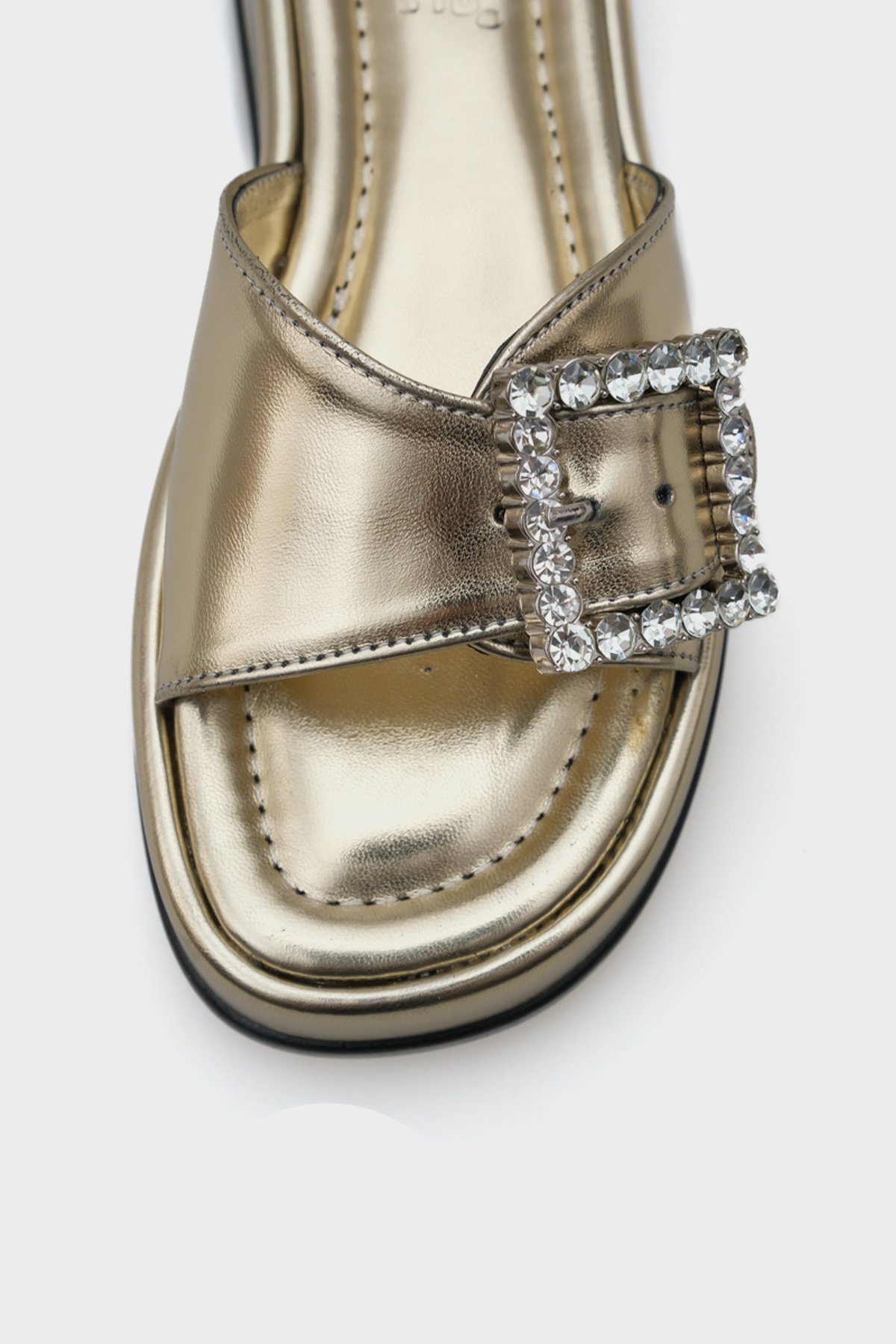 Capone Outfitters-Margi Damen-Hausschuhe mit Keilabsatz und einem Riemen, Steinschnalle, Metallic 2
