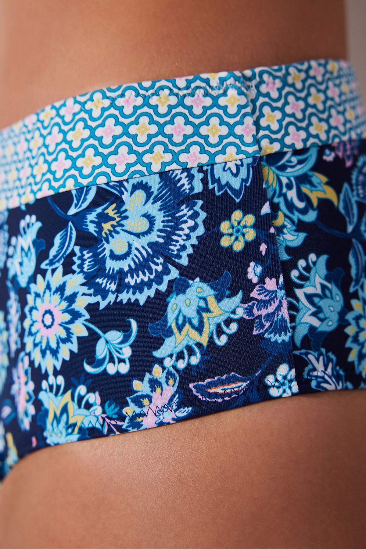 Penti-Bundle – Mehrfarbiges Hippie-Bikinioberteil mit hoher Taille 3