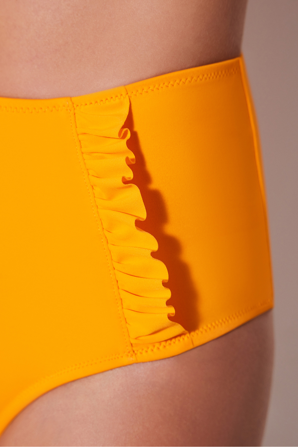 Penti-Orangefarbene Bikinihose mit Rüschen 3
