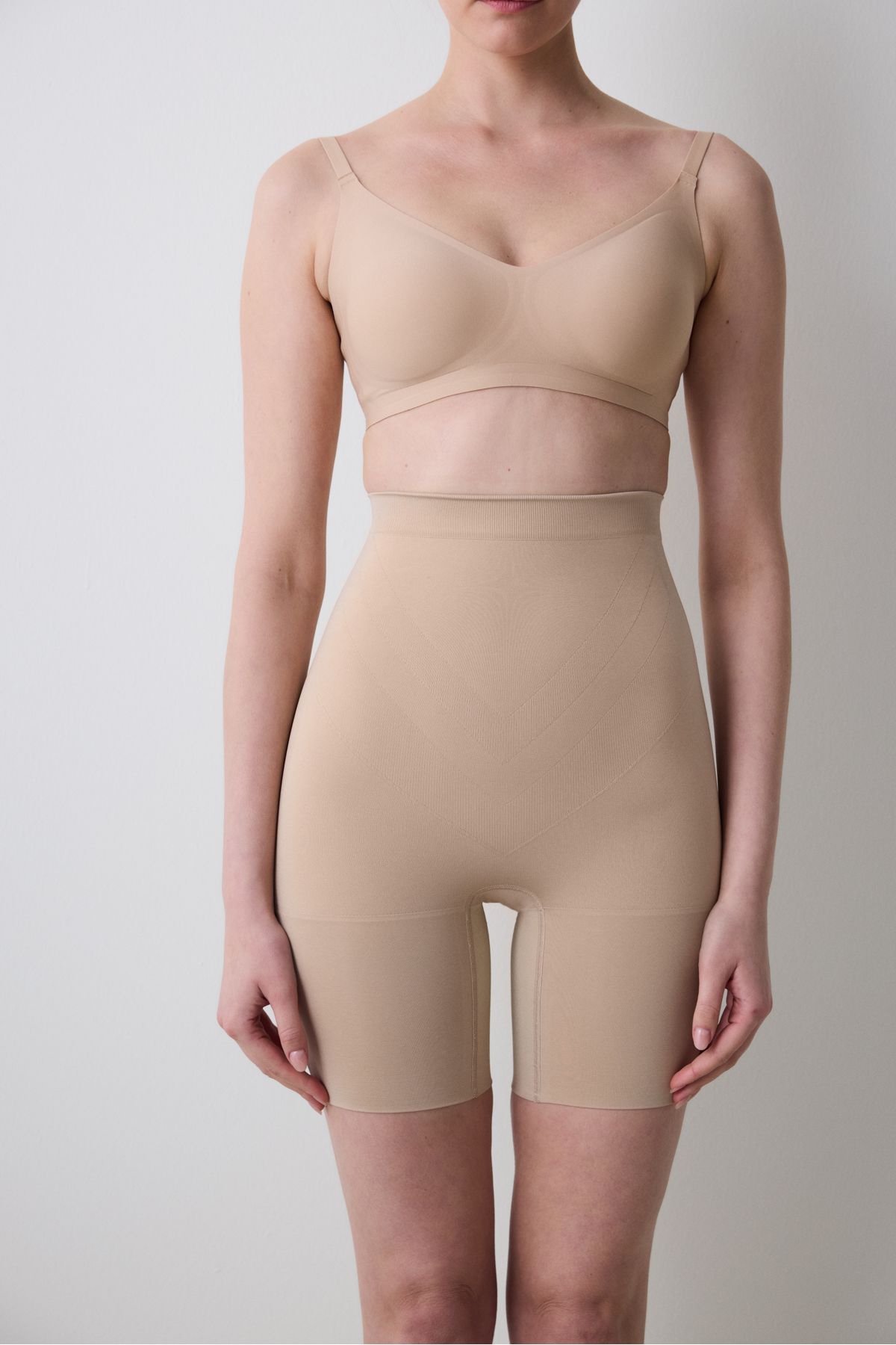 Penti-Nahtloses Shorts-Korsett in Nude-Farbe 1