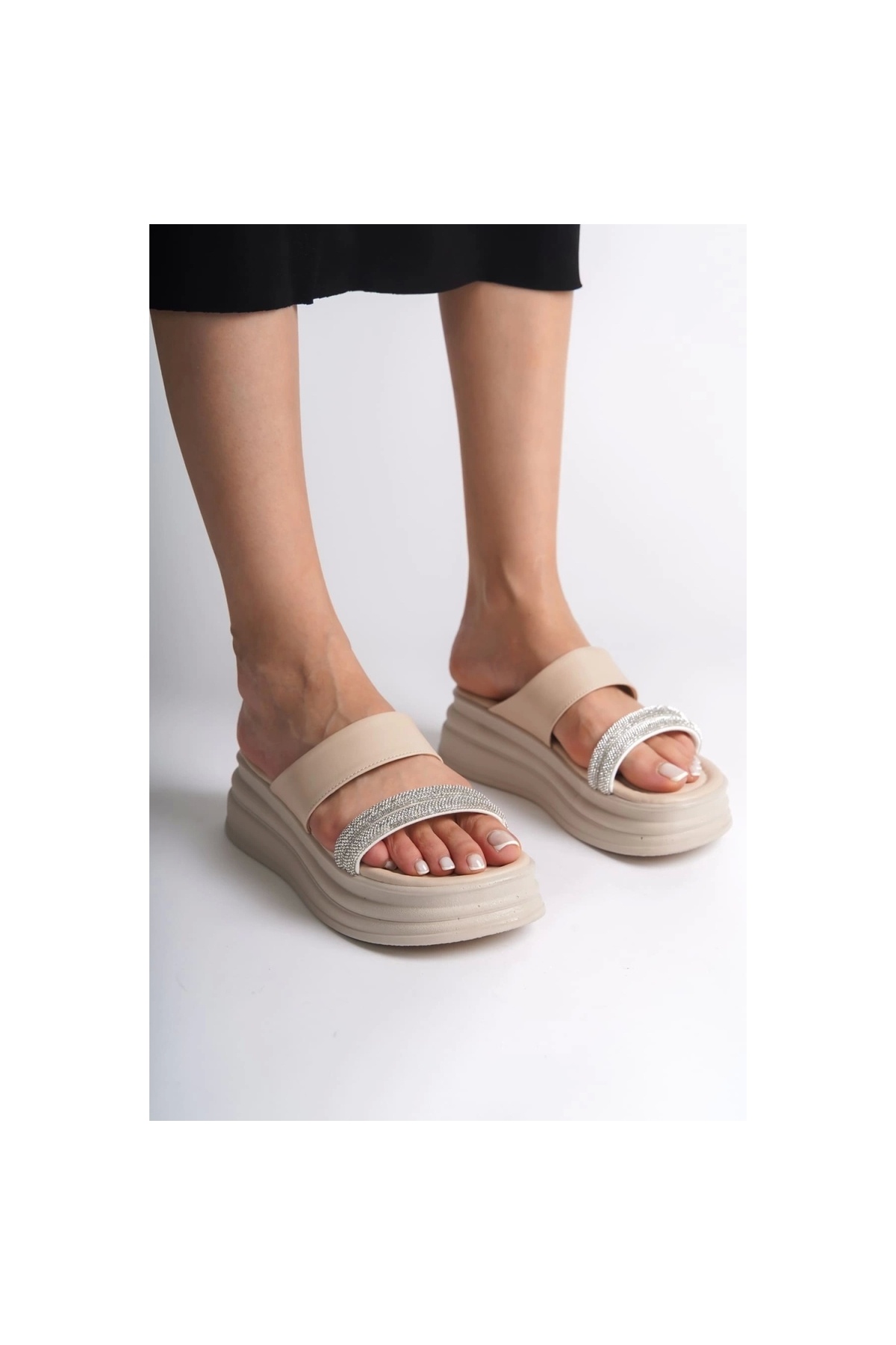 Genel Markalar Taşlı Şeritli Rahat Tabanlı Terlik - Krem