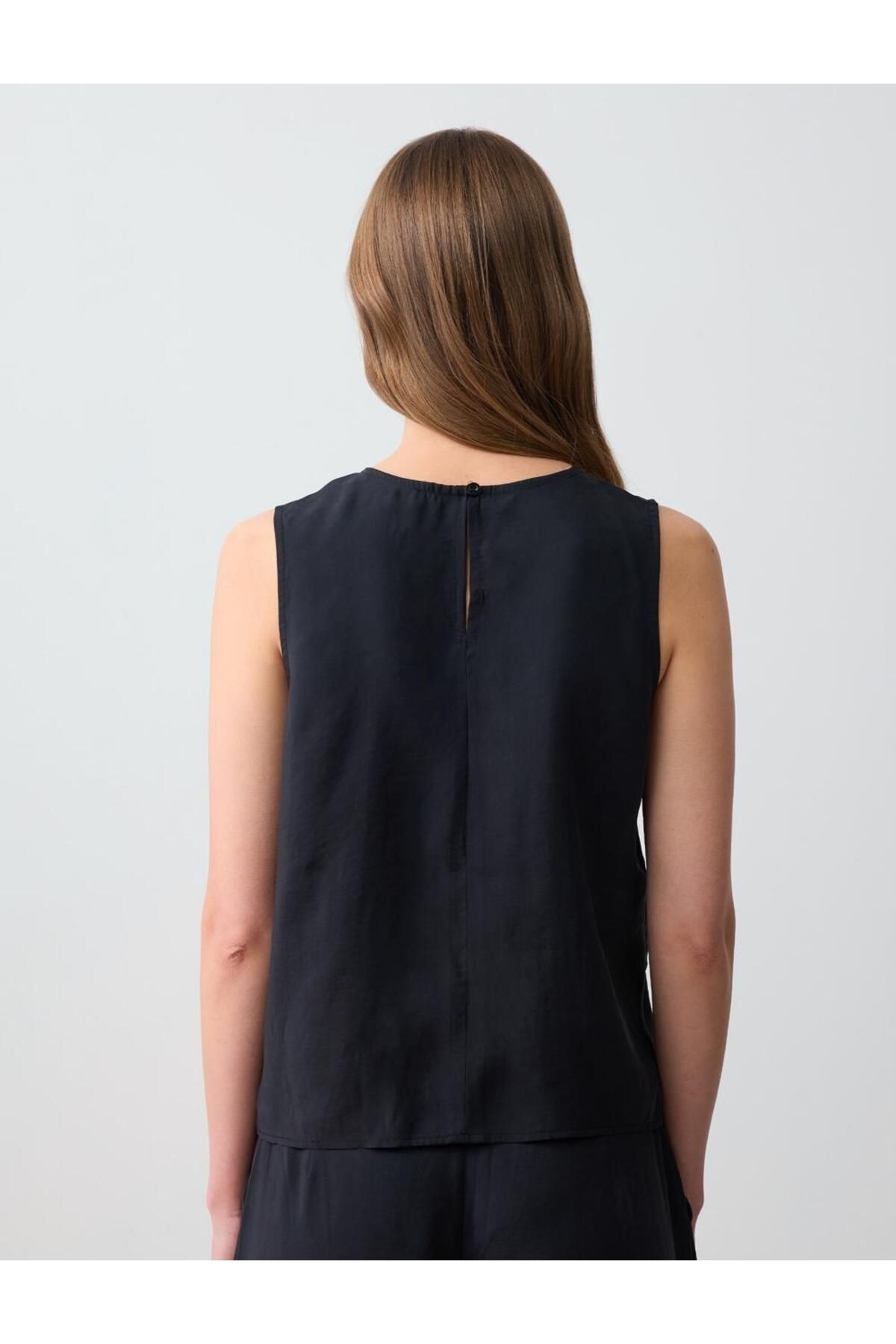 Jimmy Key-Black Round Neck Sleeveless Woven Blouse 6