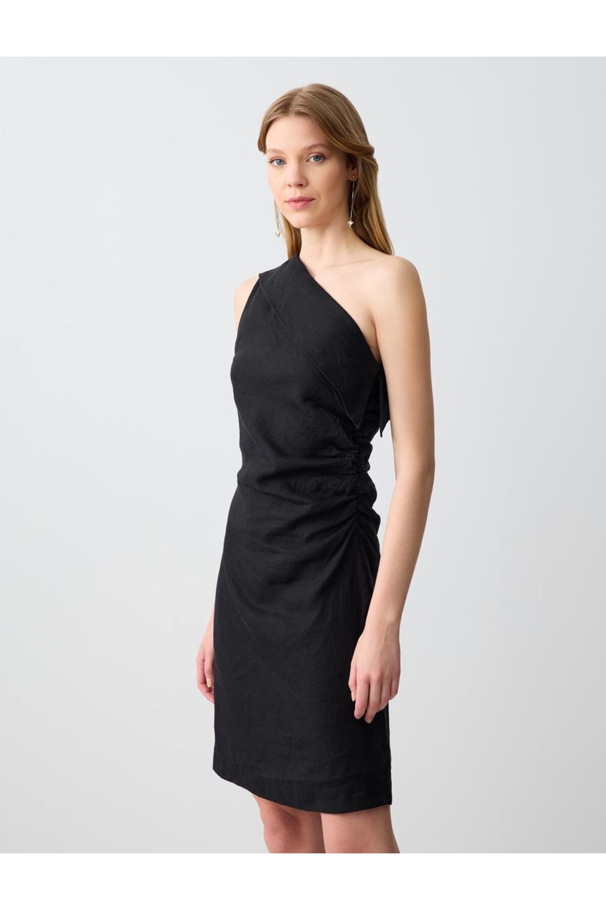 Jimmy Key-Rochie mini neagră, 100% in, cu decolteu asimetric, cu un singur umăr 1