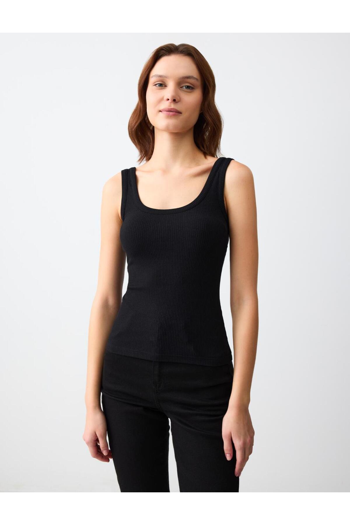 Jimmy Key-Black Slim Fit U-Neck Knitted Undershirt 5